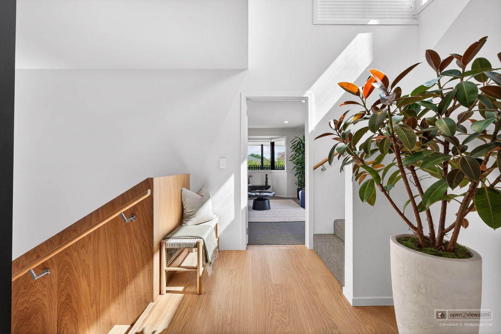 Slider image of 2/10 Sylvan Park Avenue, Auckland