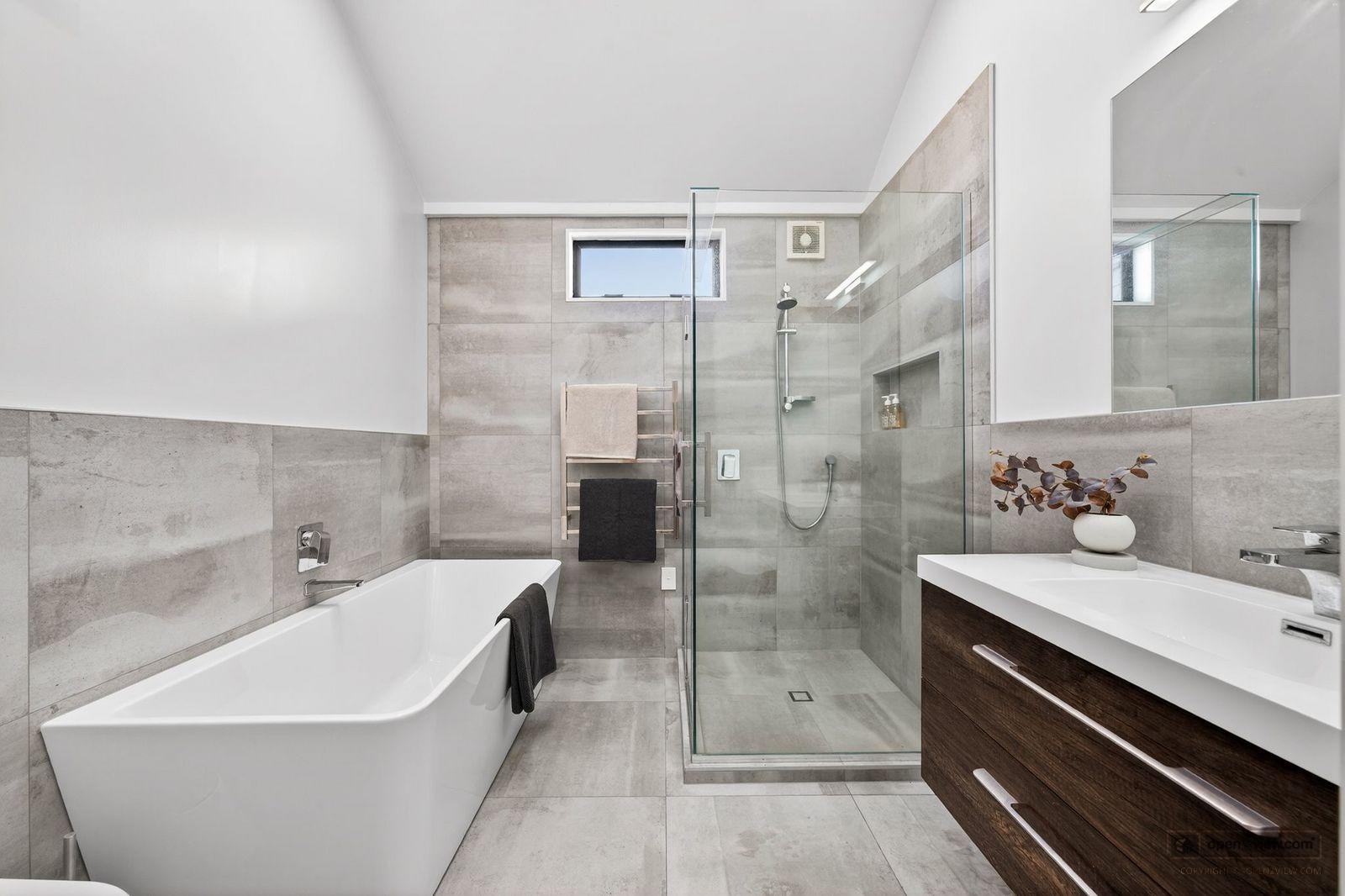 Slider image of 2/10 Sylvan Park Avenue, Auckland