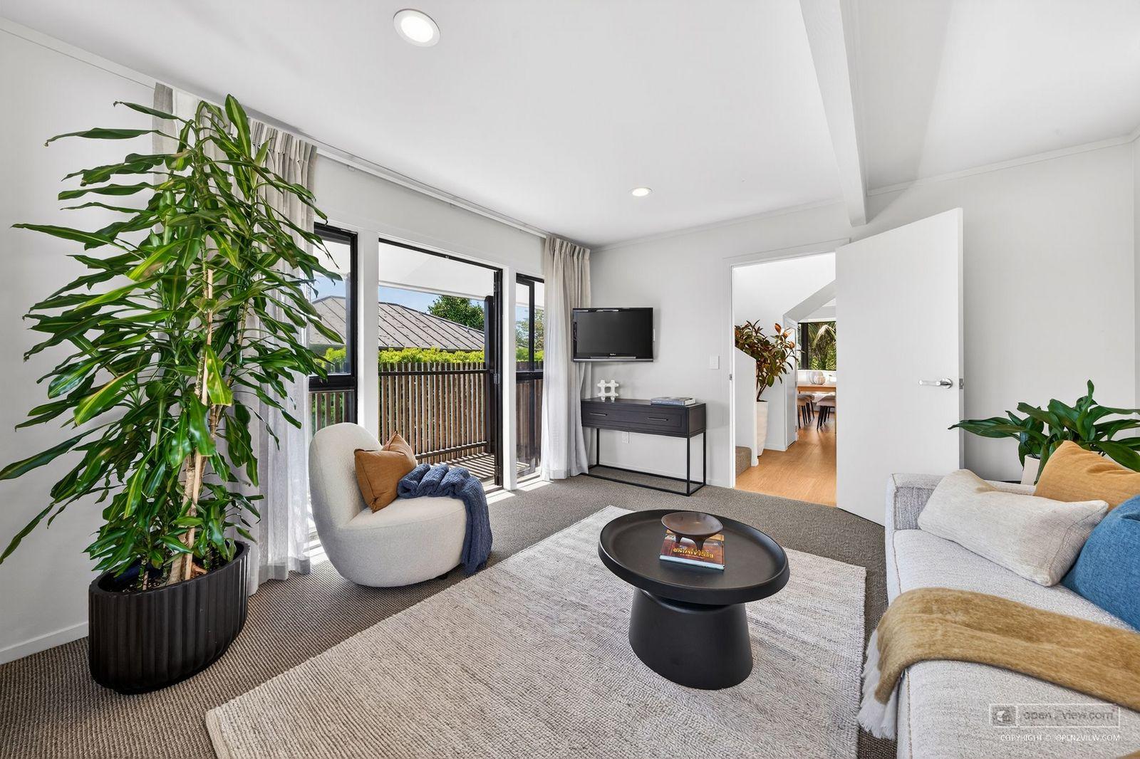 Slider image of 2/10 Sylvan Park Avenue, Auckland