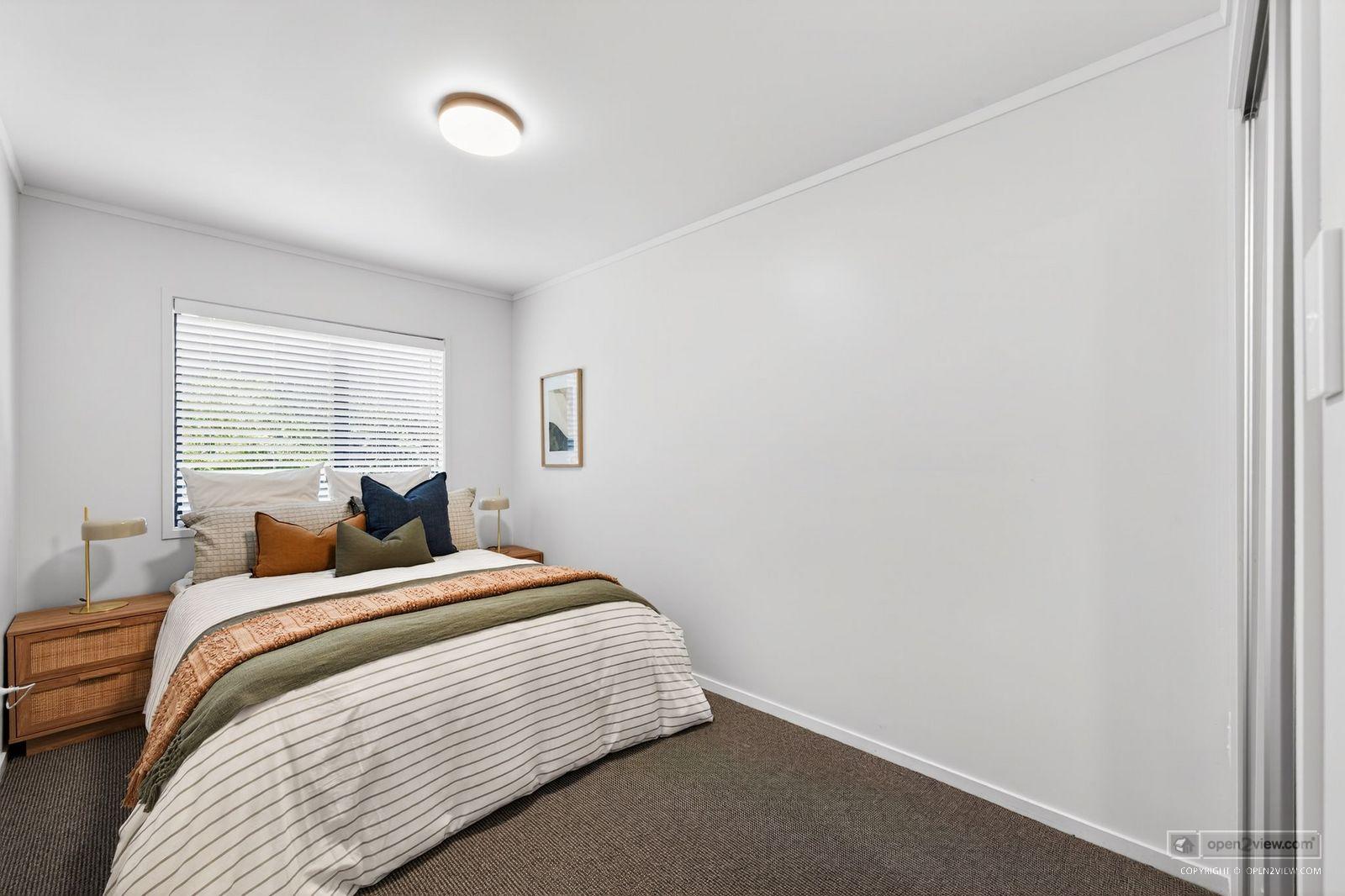 Slider image of 2/10 Sylvan Park Avenue, Auckland