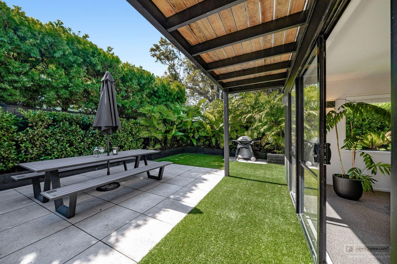 Slider image of 2/10 Sylvan Park Avenue, Auckland