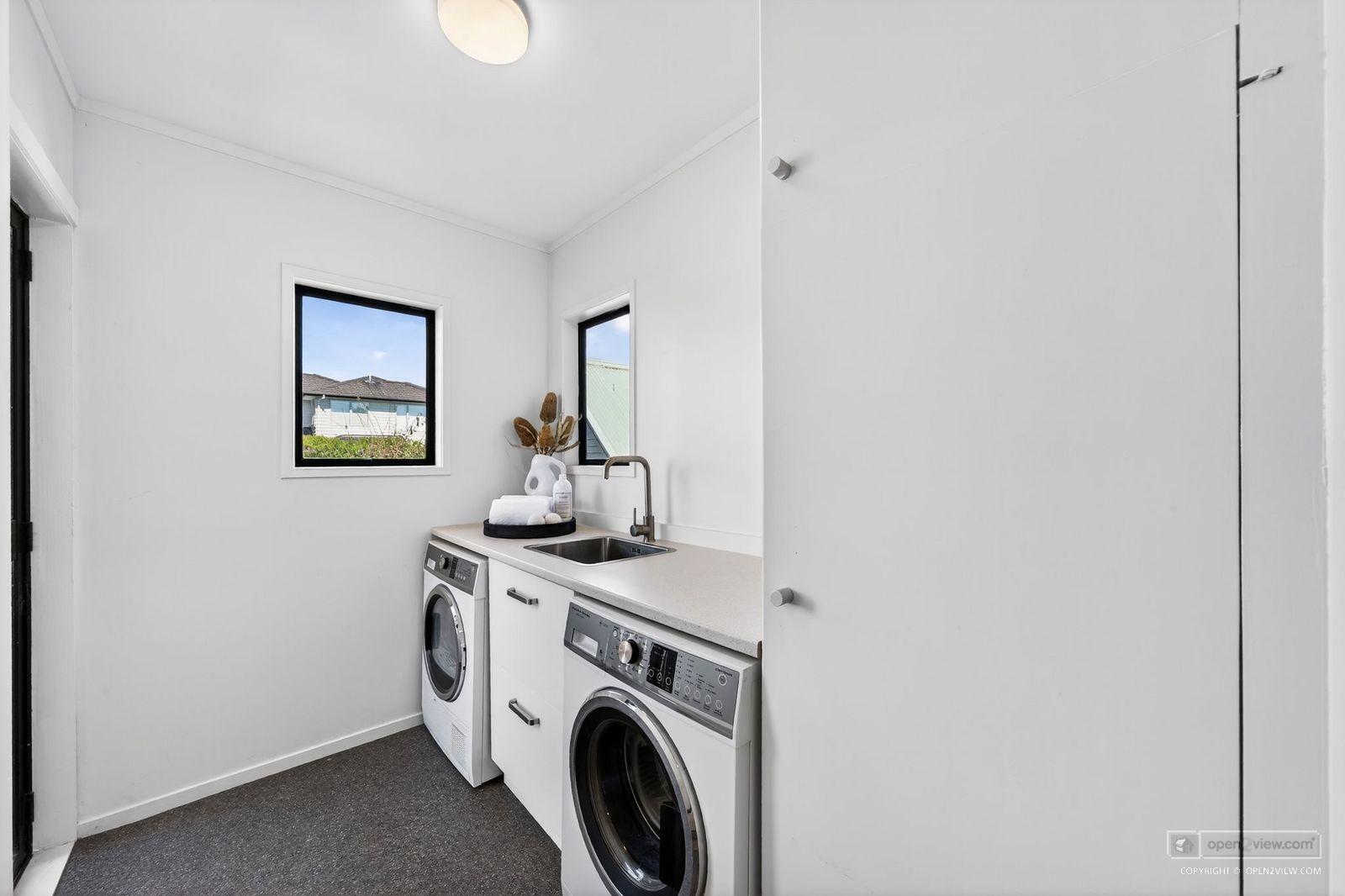 Slider image of 2/10 Sylvan Park Avenue, Auckland