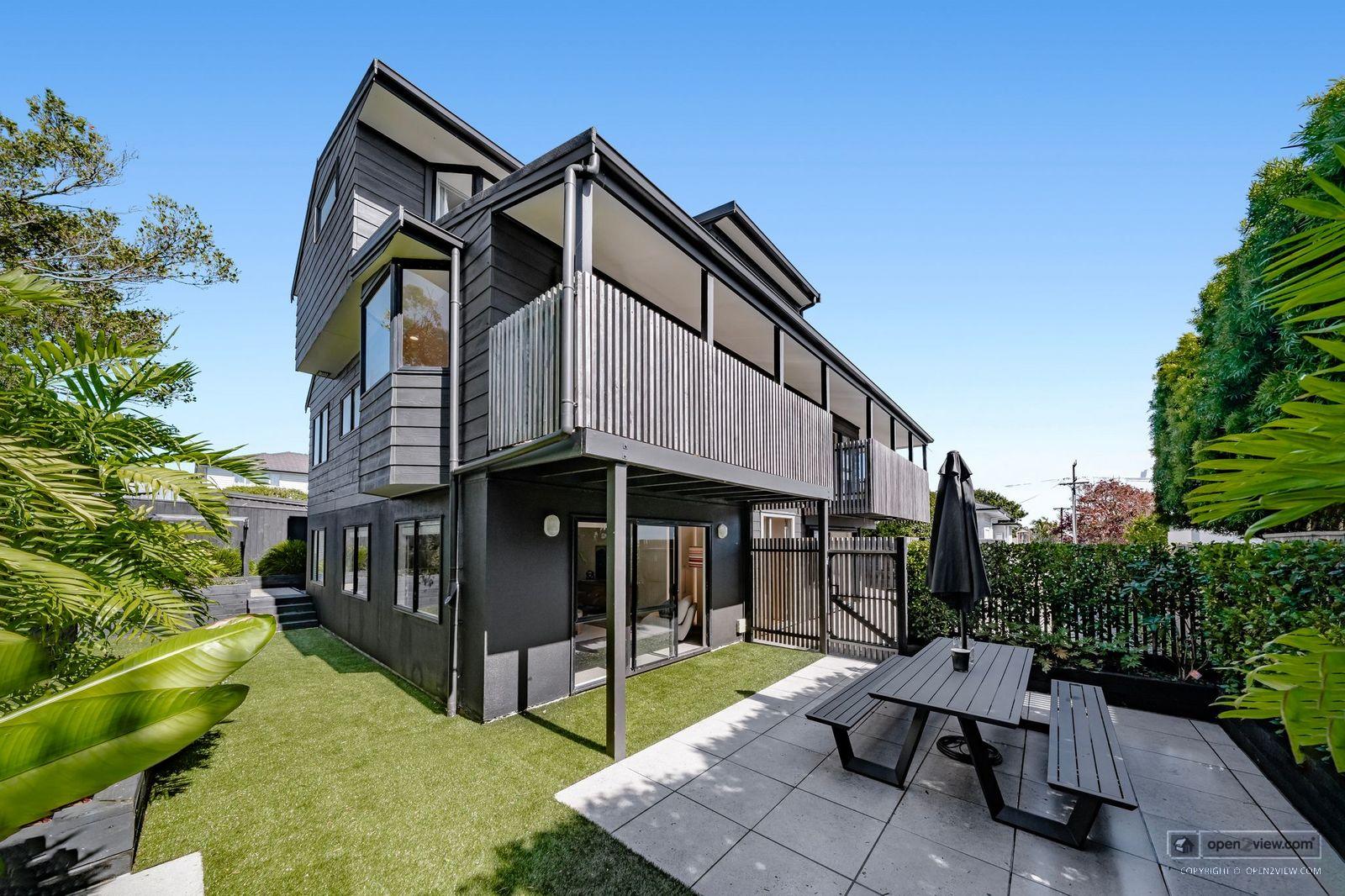 Slider image of 2/10 Sylvan Park Avenue, Auckland