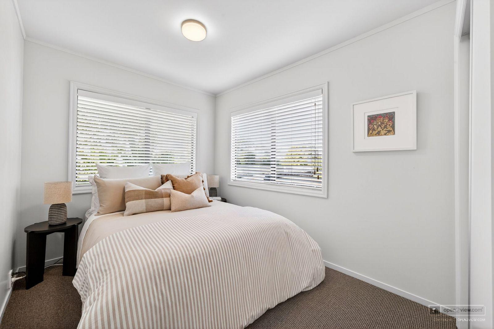 Slider image of 2/10 Sylvan Park Avenue, Auckland