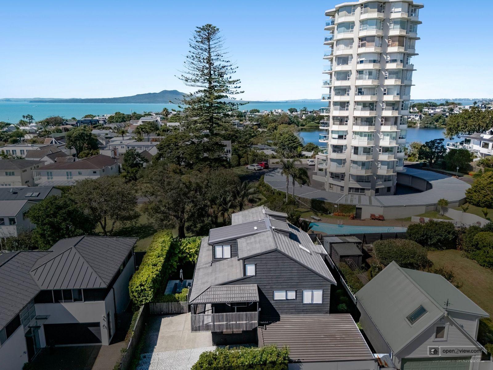 Featured image of 2/10 Sylvan Park Avenue, Auckland