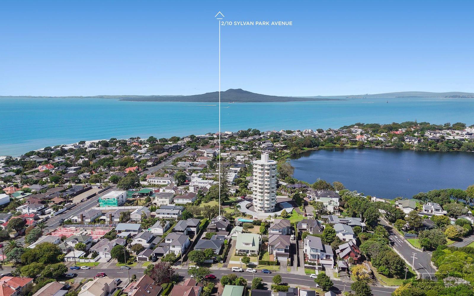 Slider image of 2/10 Sylvan Park Avenue, Auckland