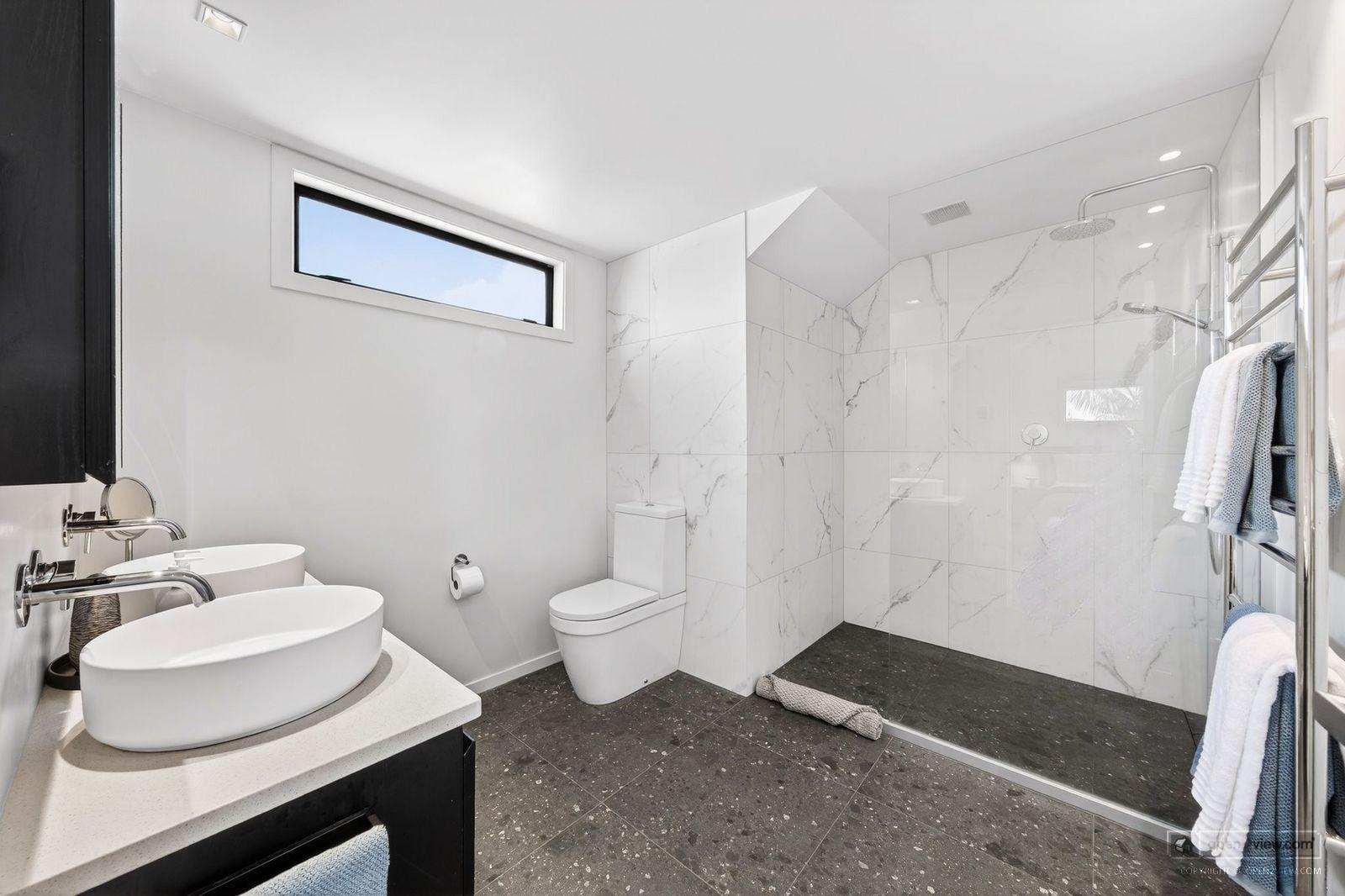 Slider image of 2/10 Sylvan Park Avenue, Auckland