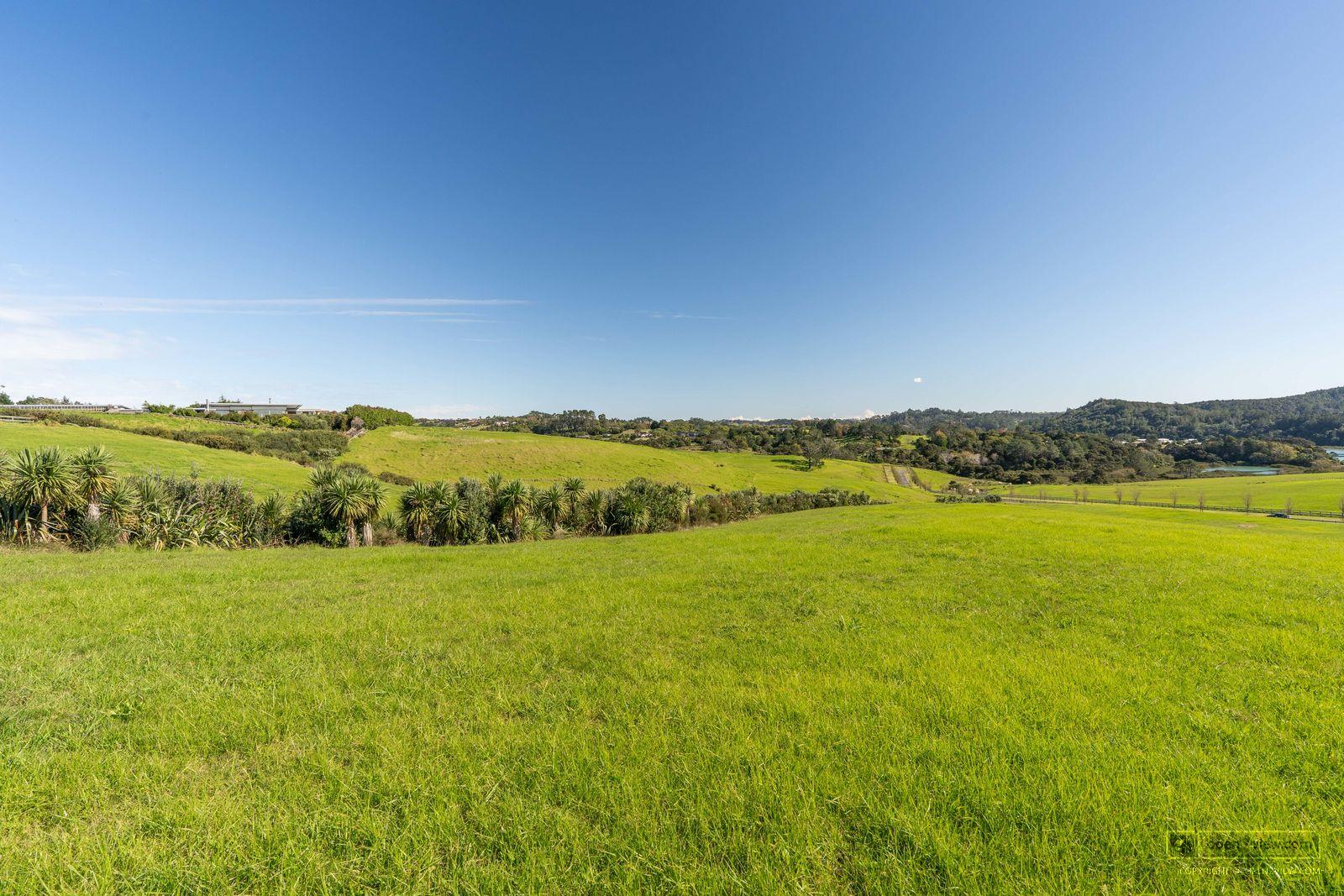 Slider image of 11 Te Pae Okura Drive, Auckland