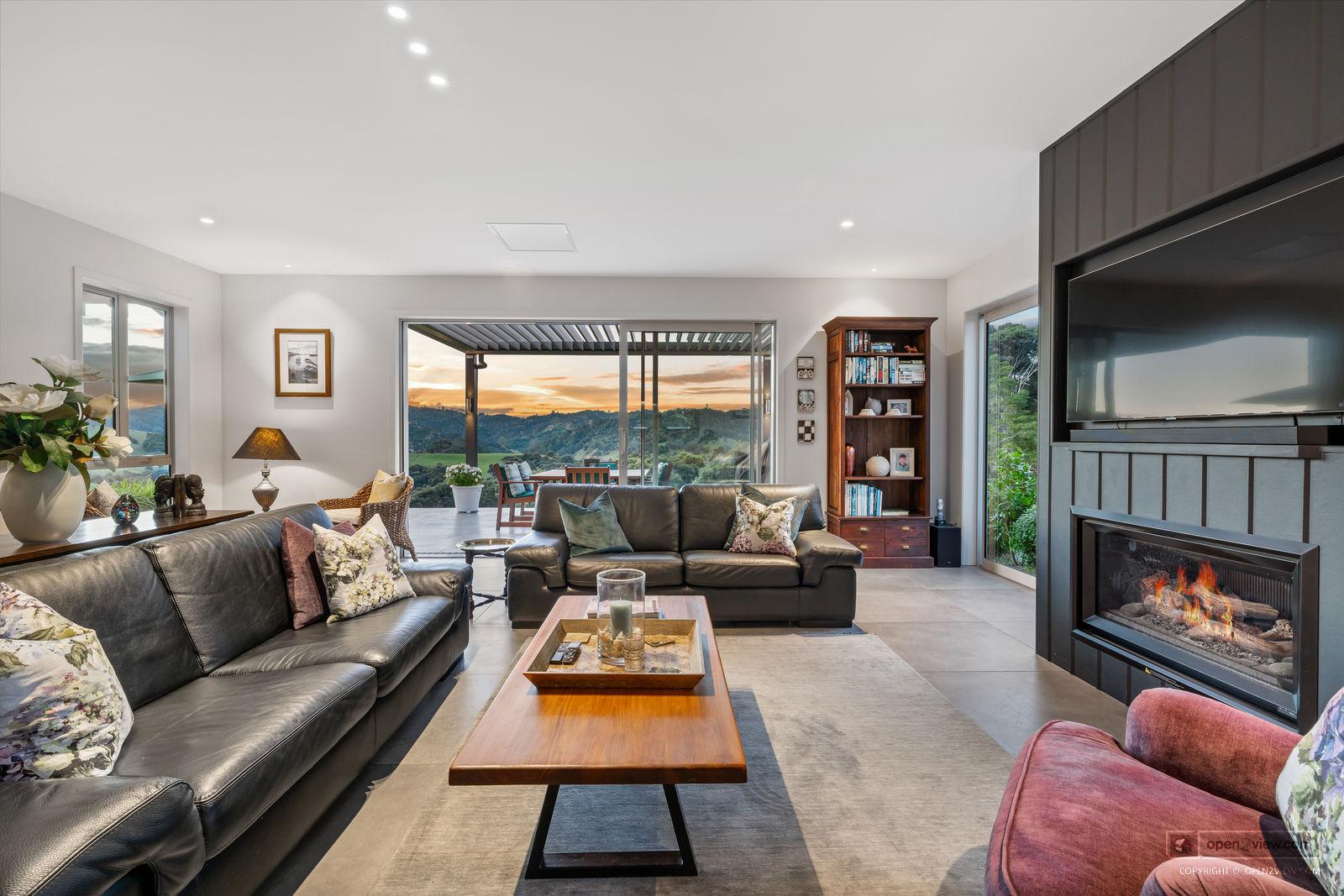 Slider image of 100 McCathie Road, Auckland
