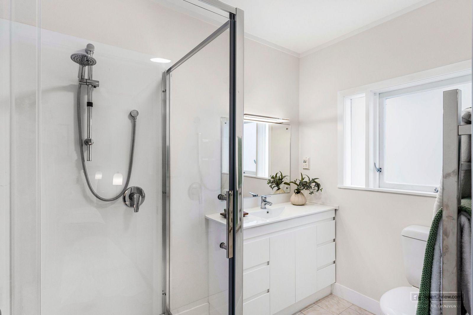 Slider image of 19A Saltburn Road, Auckland