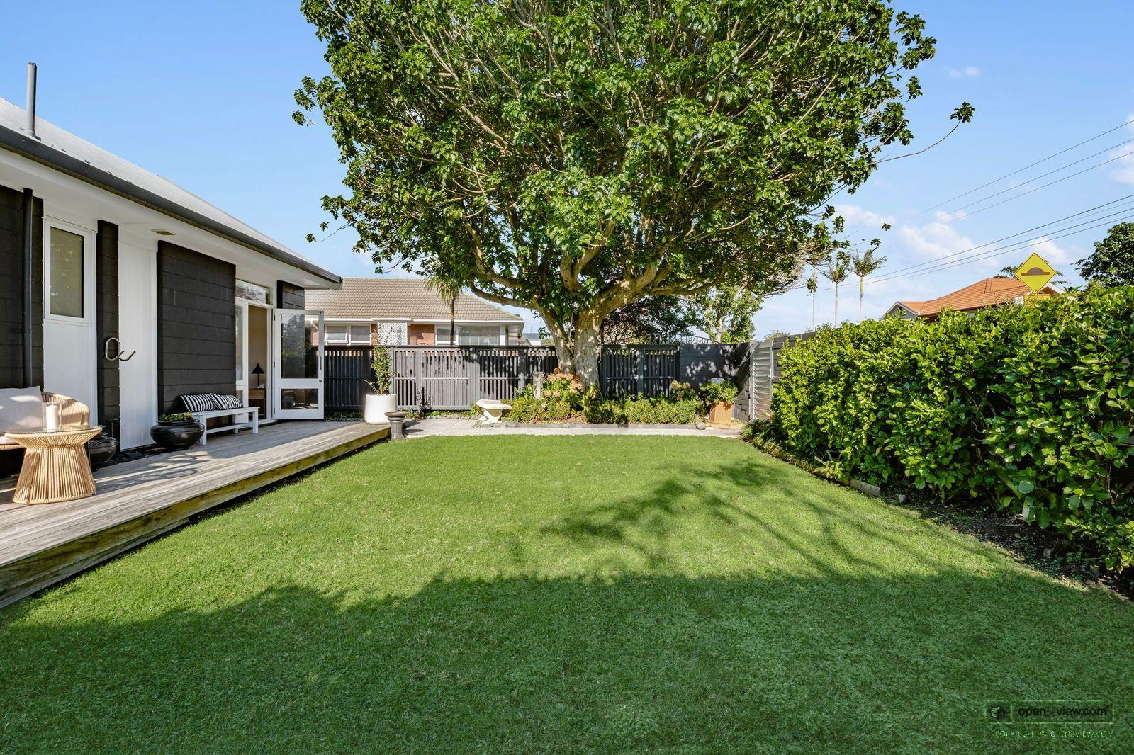 Slider image of 19A Saltburn Road, Auckland