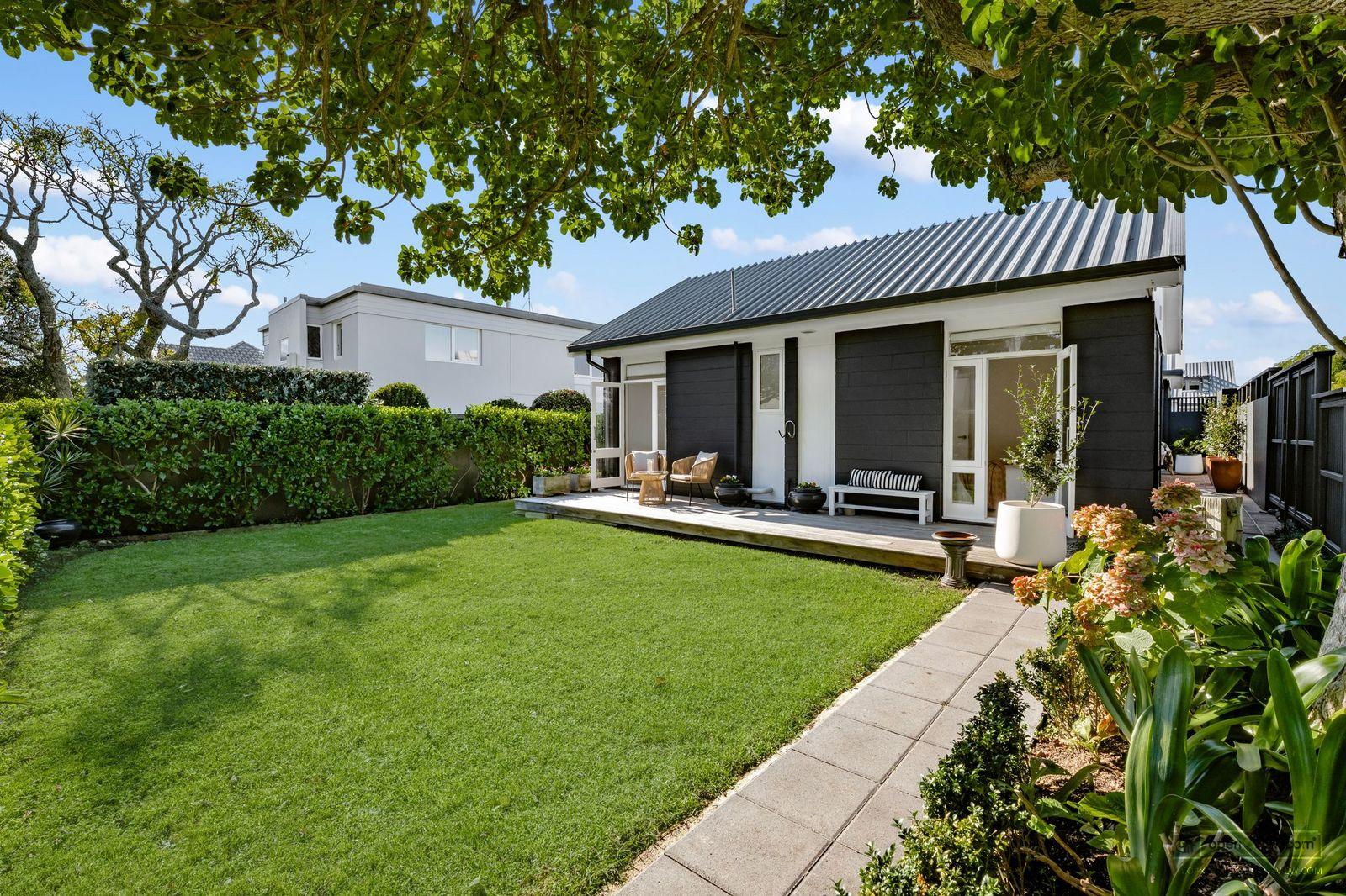 Slider image of 19A Saltburn Road, Auckland