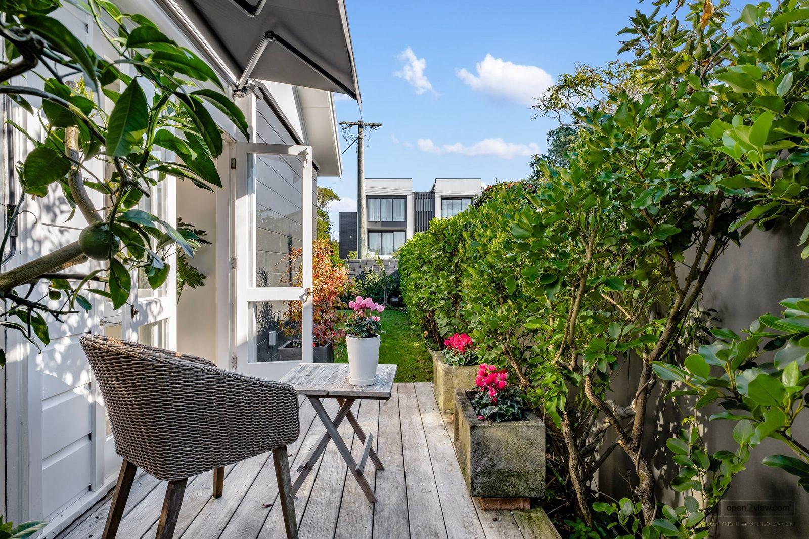 Slider image of 19A Saltburn Road, Auckland
