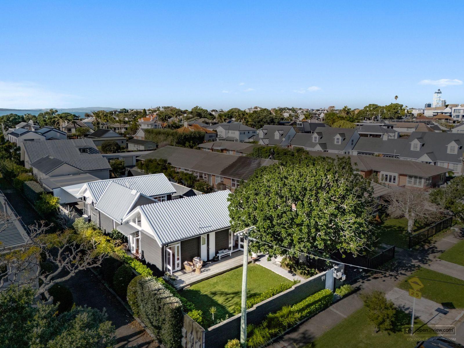 Slider image of 19A Saltburn Road, Auckland