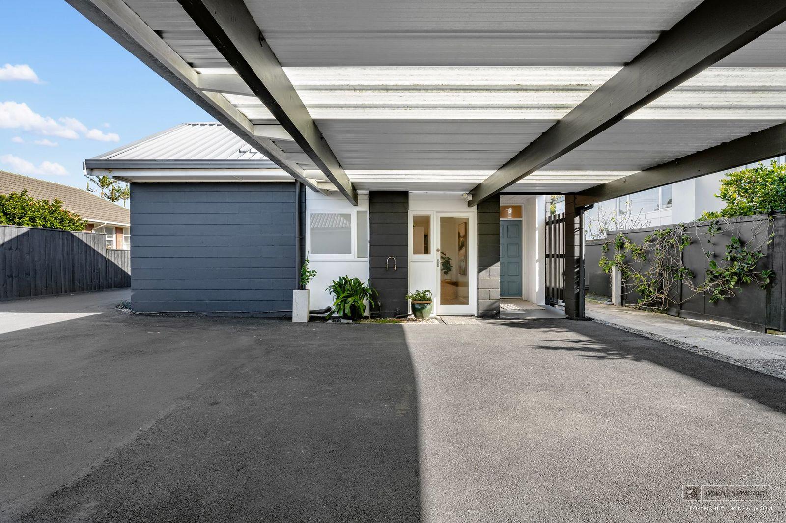 Slider image of 19A Saltburn Road, Auckland
