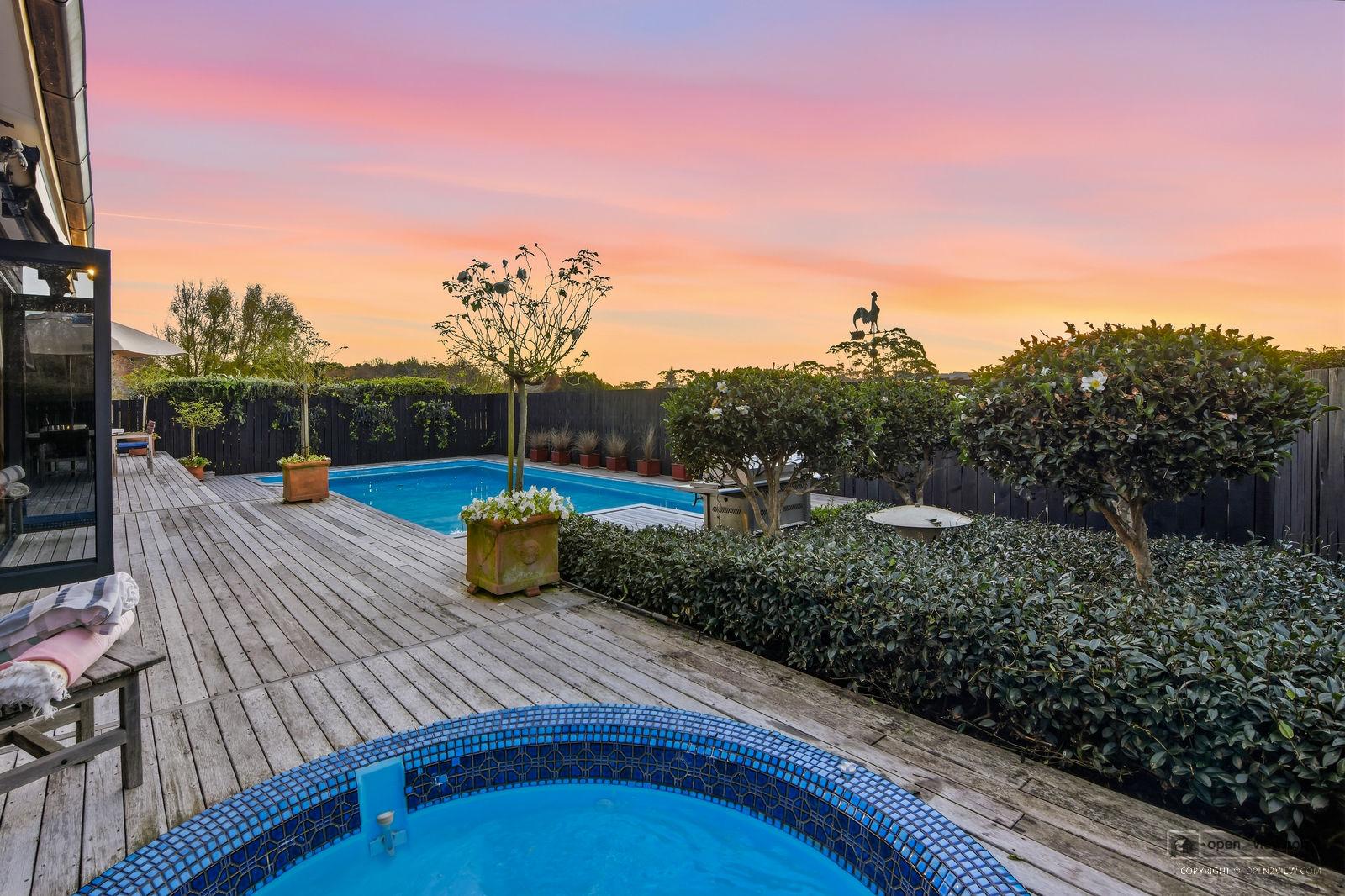 Slider image of 828 Ridge Road, Auckland