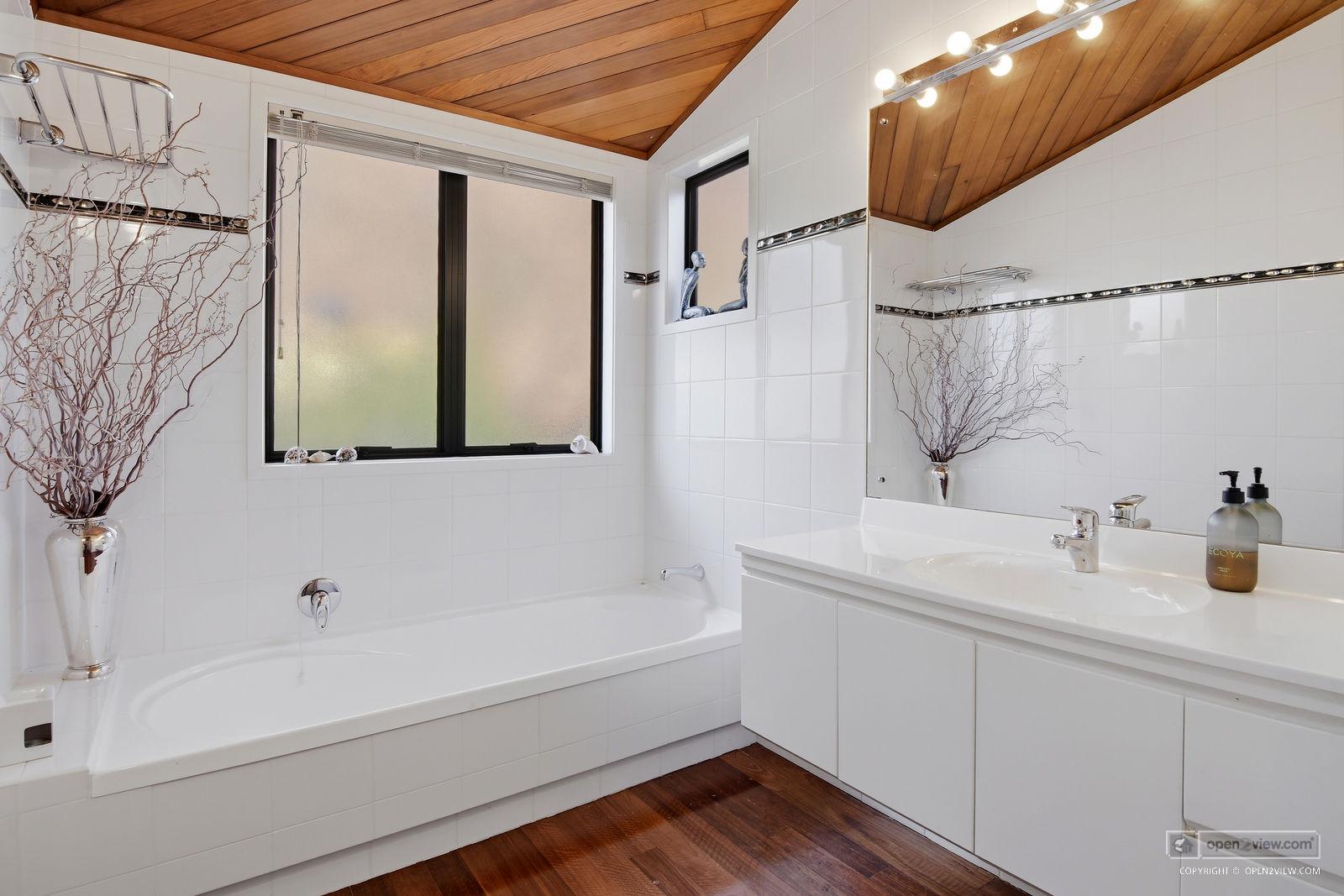 Slider image of 828 Ridge Road, Auckland
