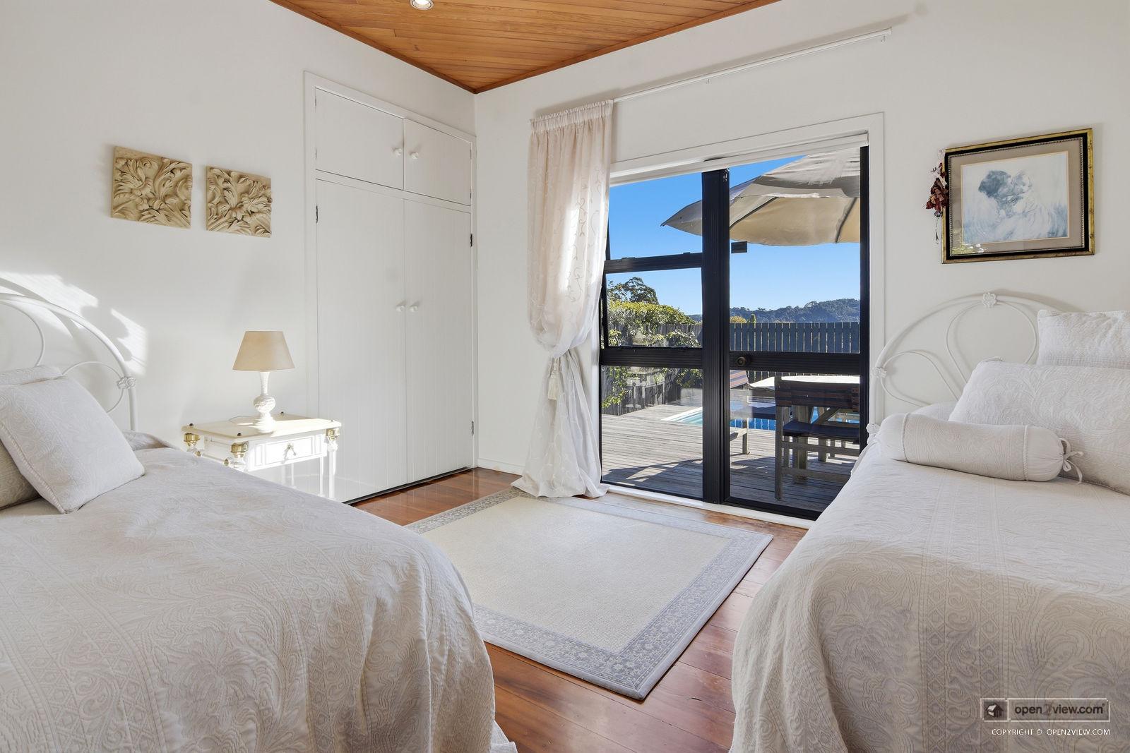 Slider image of 828 Ridge Road, Auckland