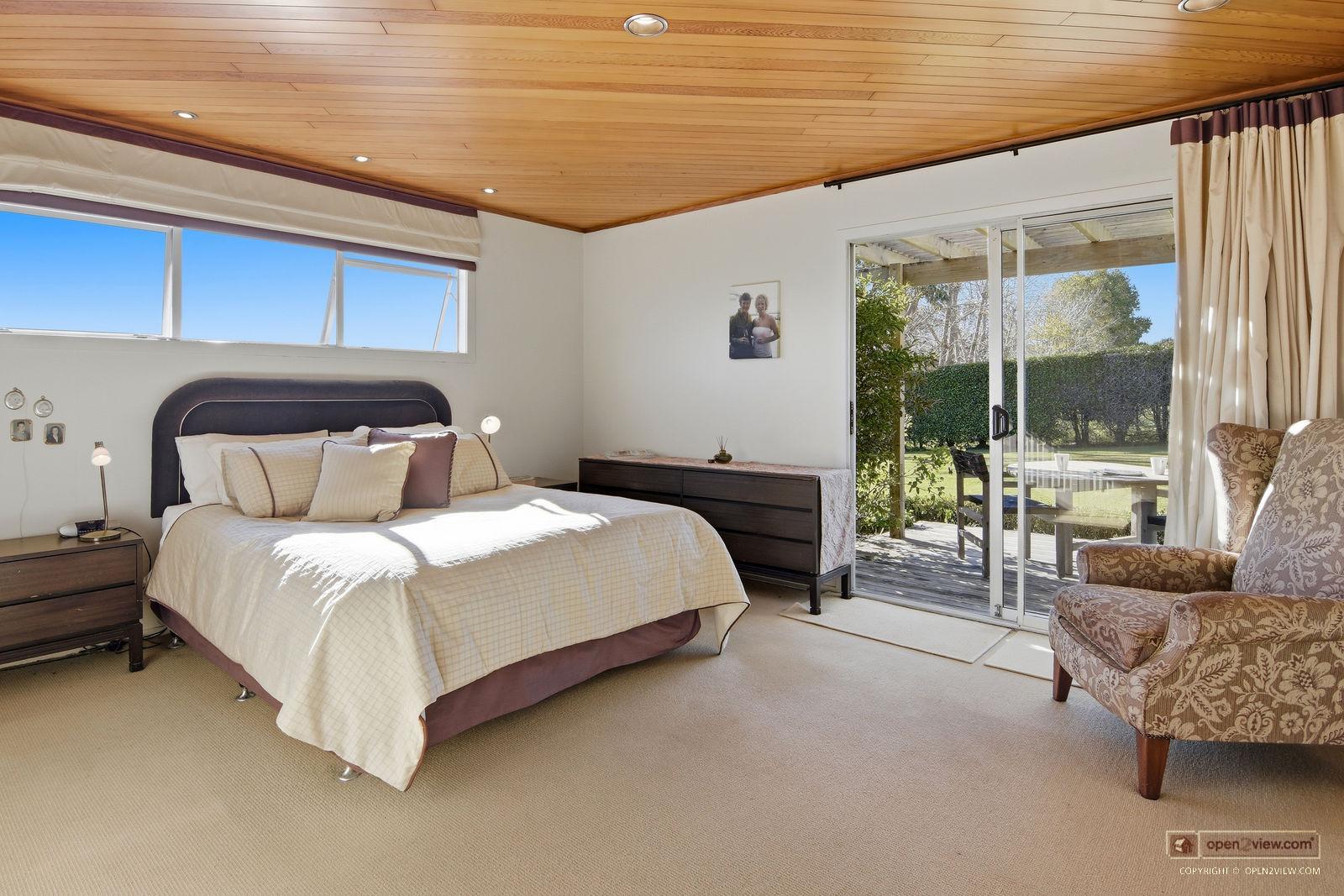 Slider image of 828 Ridge Road, Auckland