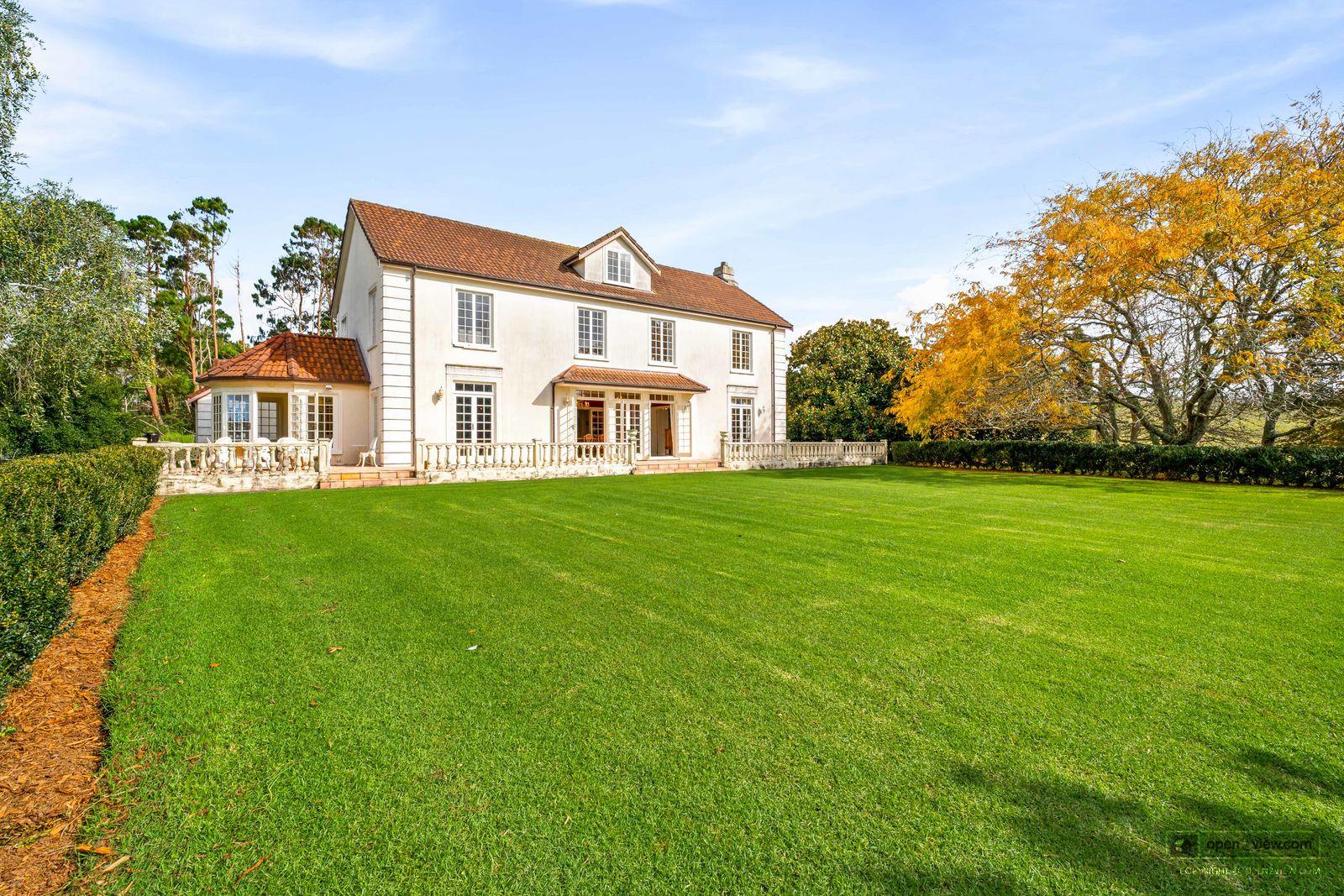 Slider image of 84 Three Oaks Drive, Auckland