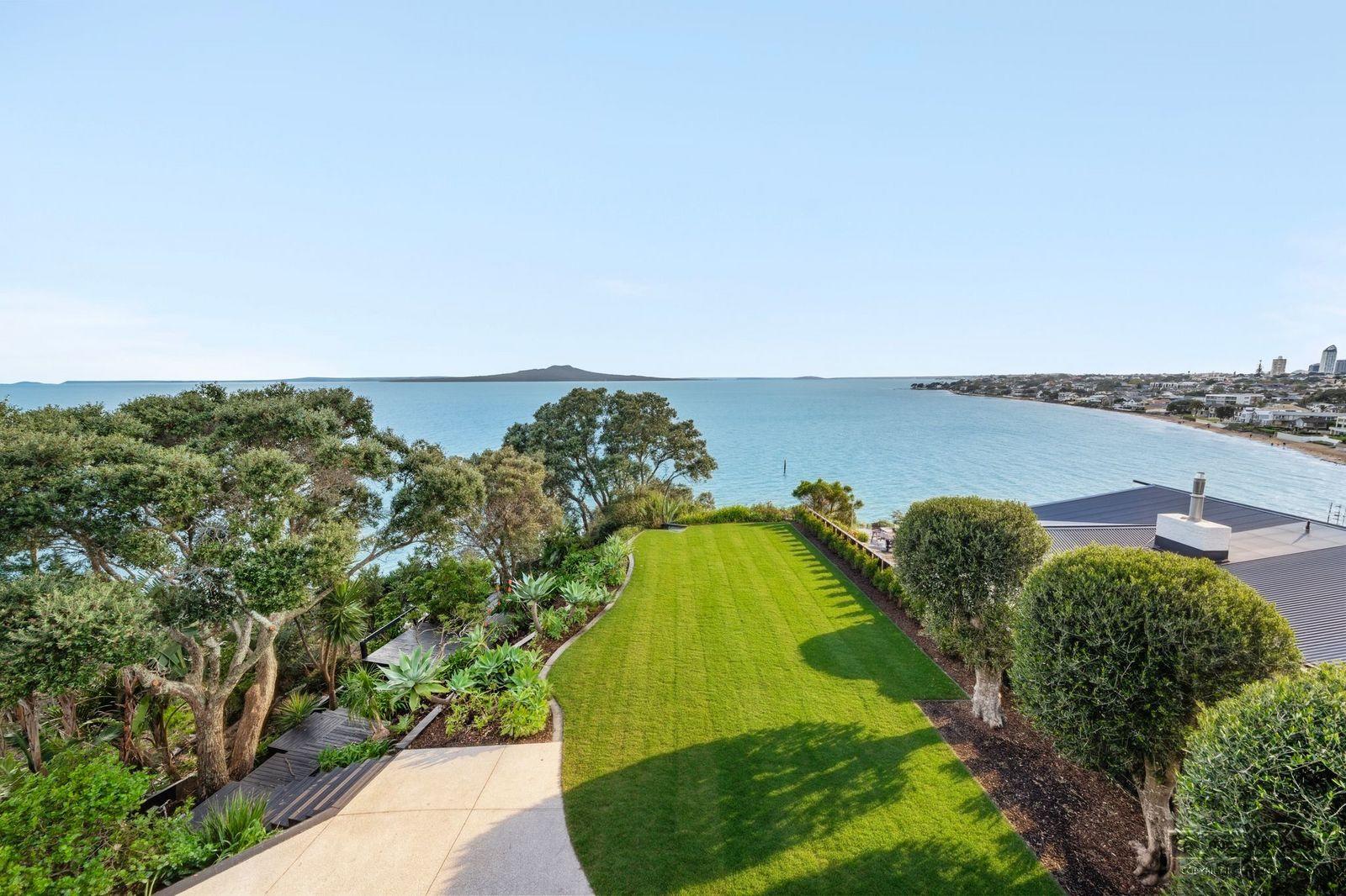 Slider image of 23D Beach Road, Auckland