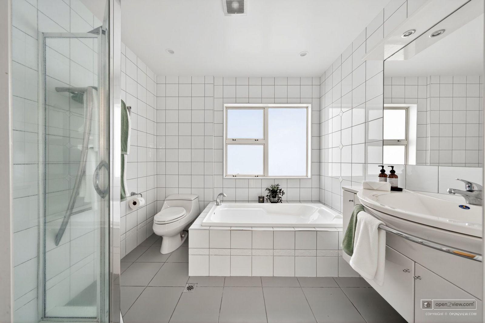 Slider image of 23D Beach Road, Auckland