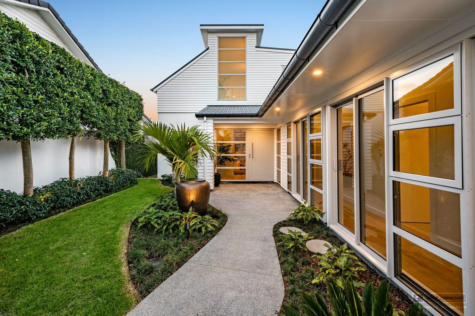 Slider image of 5 Holiday Road, Auckland
