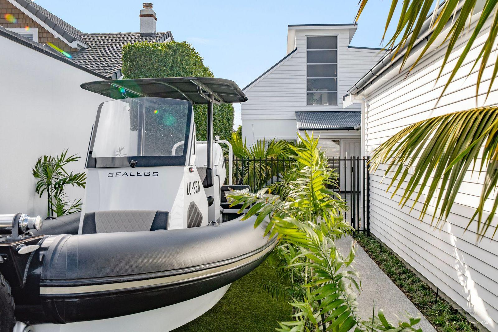 Slider image of 5 Holiday Road, Auckland