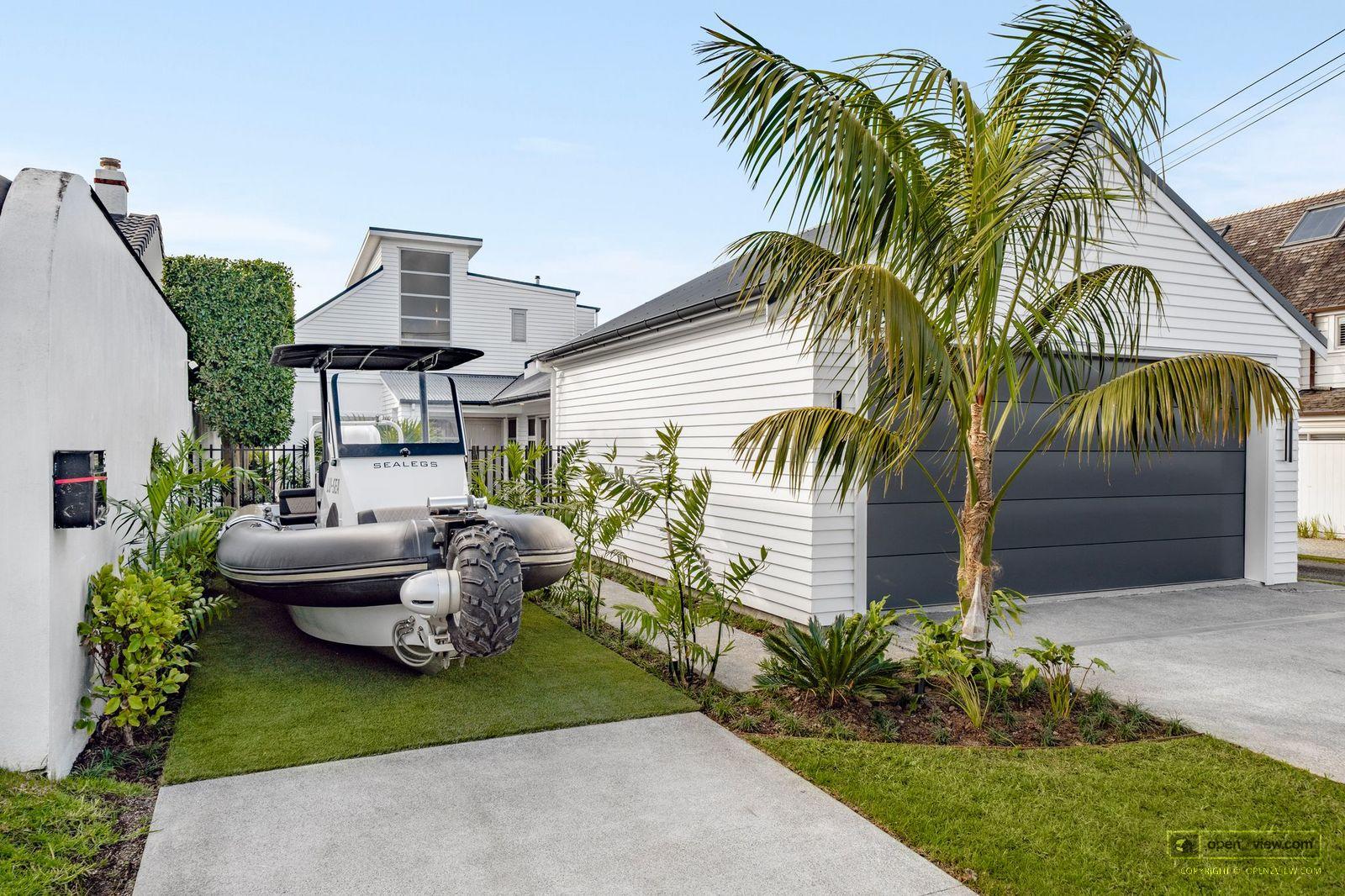 Slider image of 5 Holiday Road, Auckland
