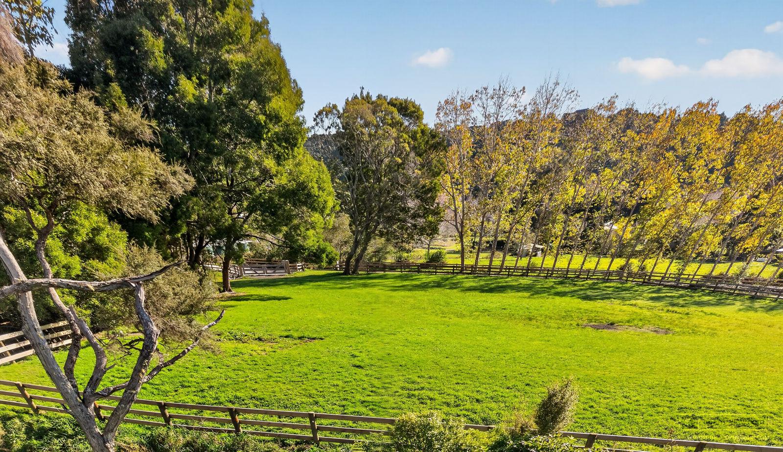 Slider image of B/37 Robinson Road, Auckland