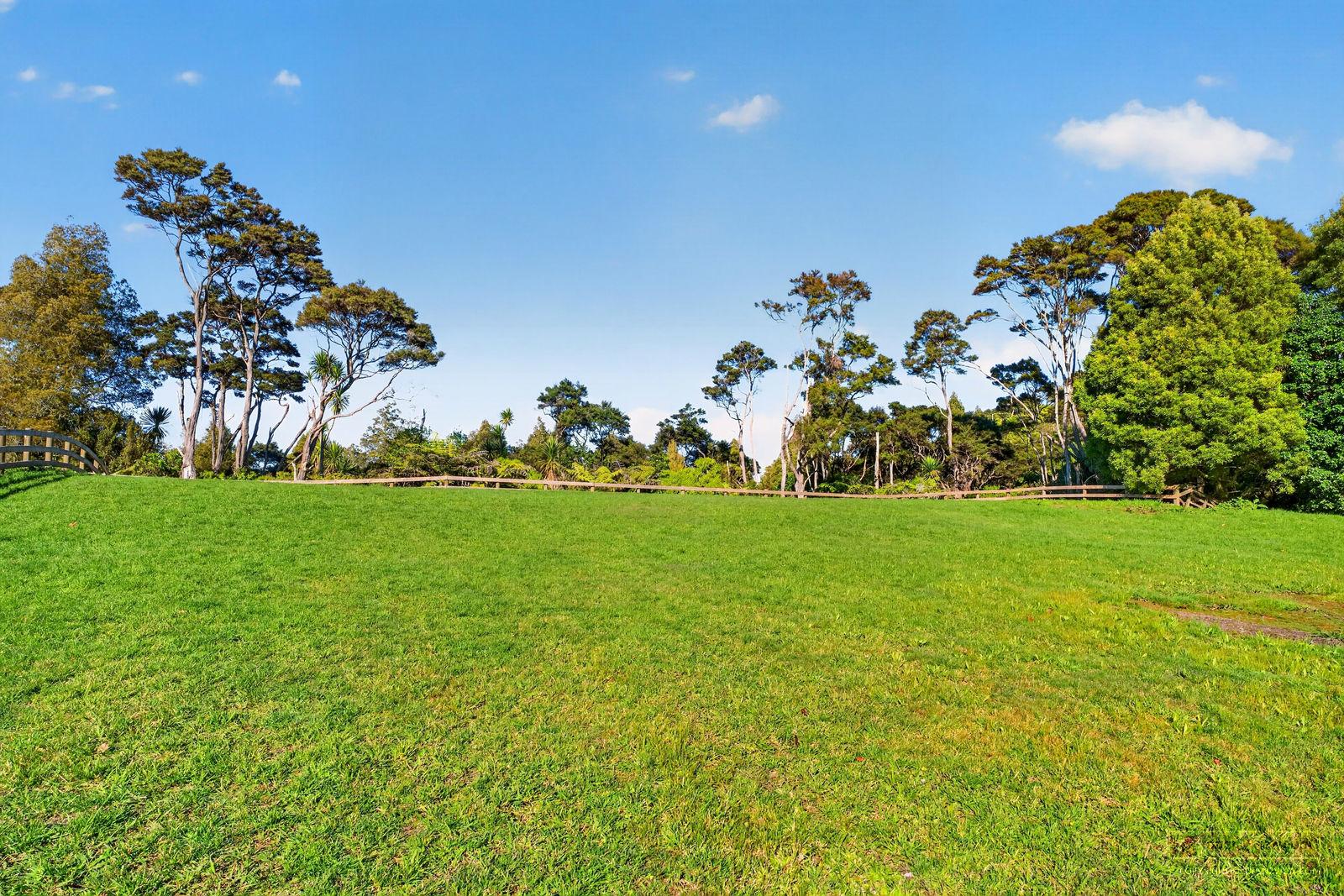 Slider image of B/37 Robinson Road, Auckland