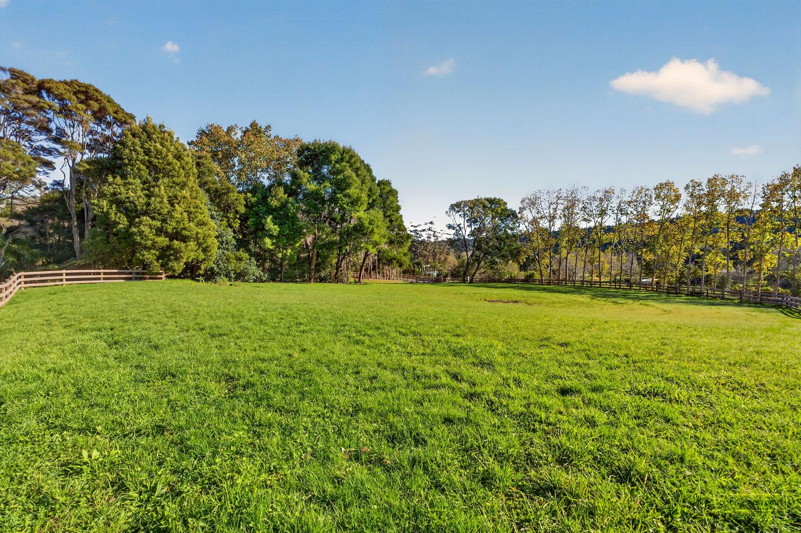 Slider image of B/37 Robinson Road, Auckland