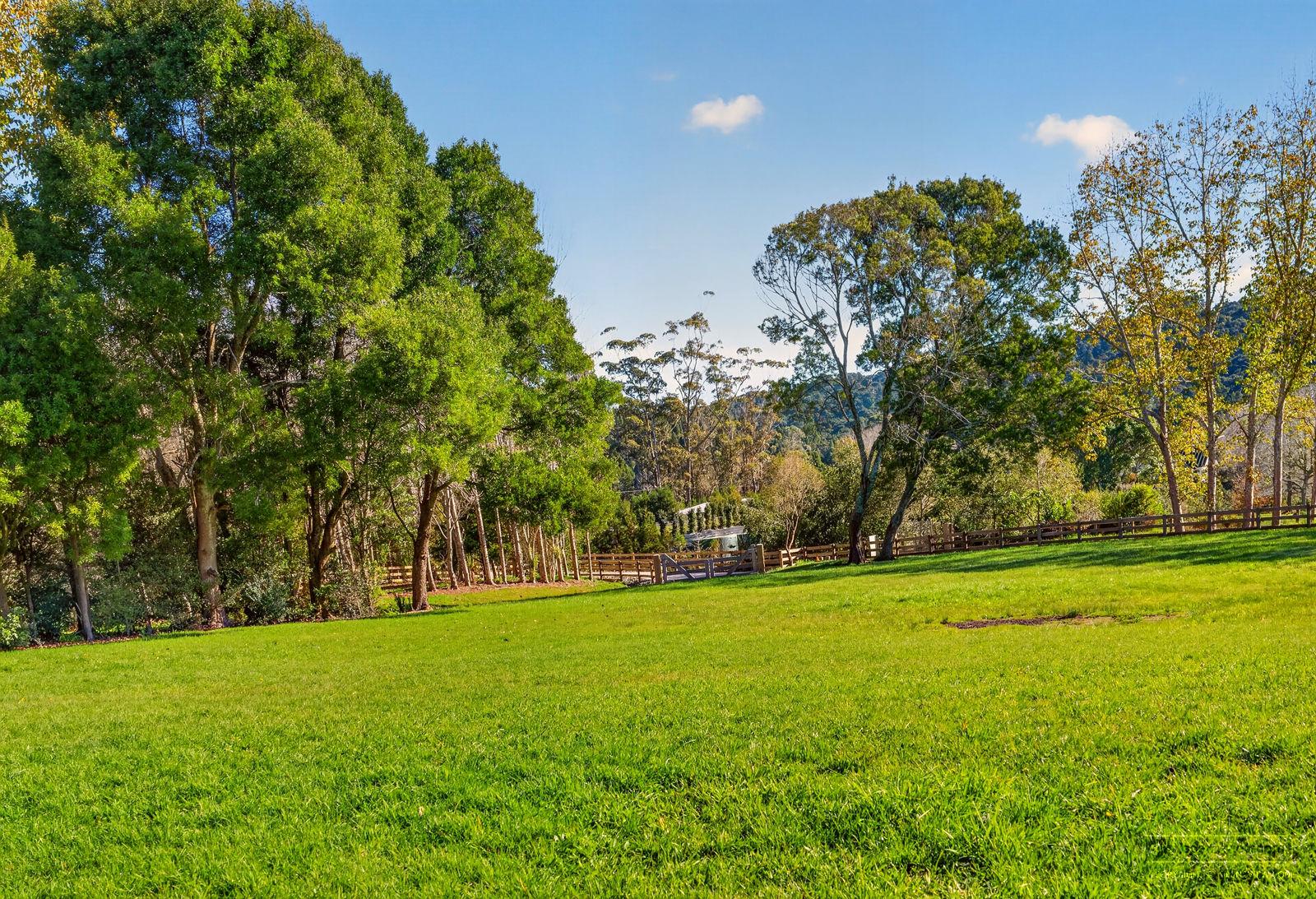 Slider image of B/37 Robinson Road, Auckland