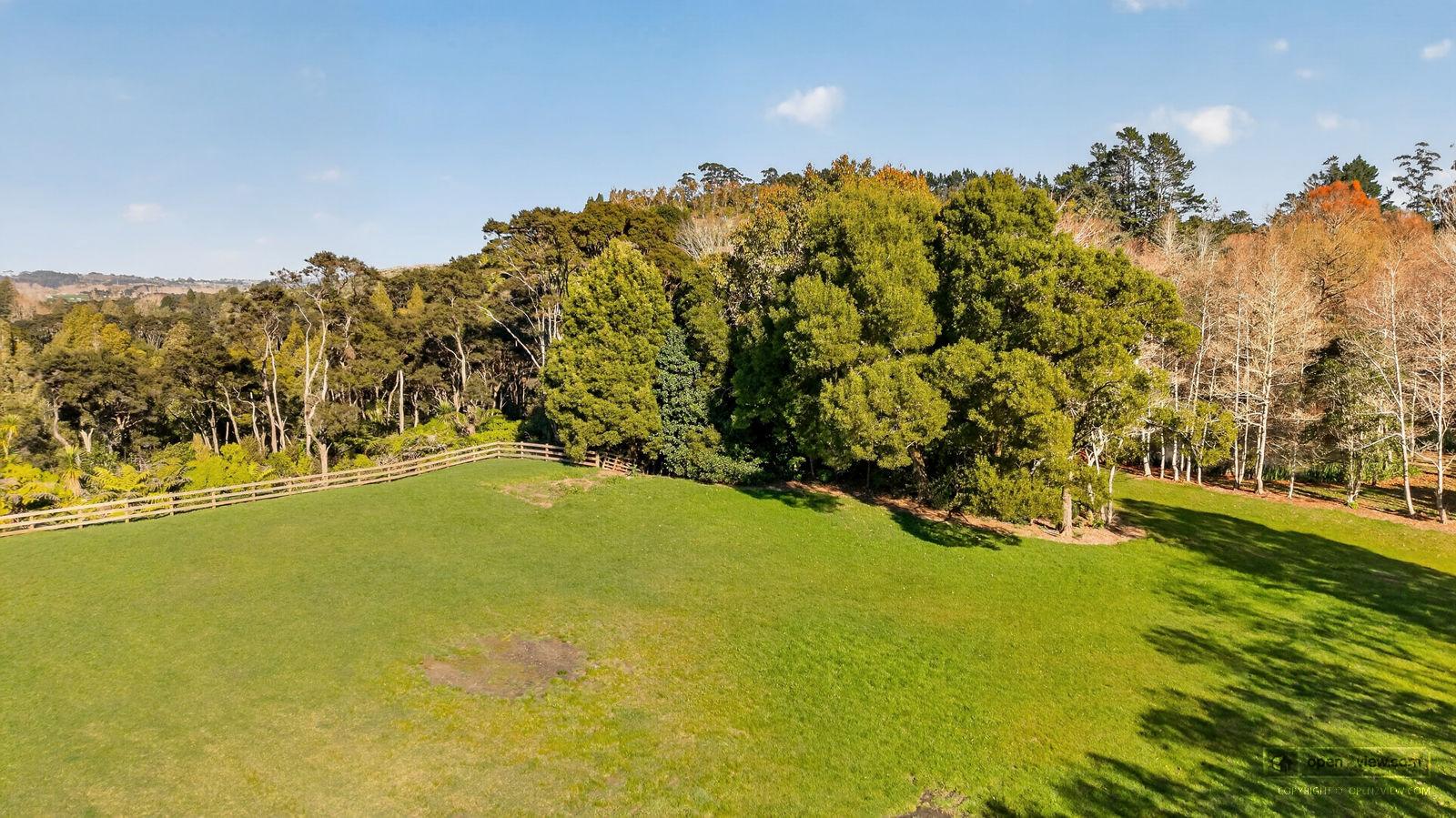 Slider image of B/37 Robinson Road, Auckland