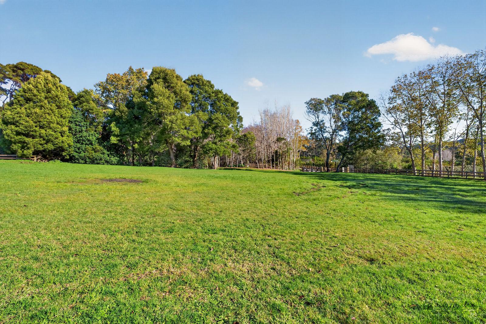 Slider image of B/37 Robinson Road, Auckland