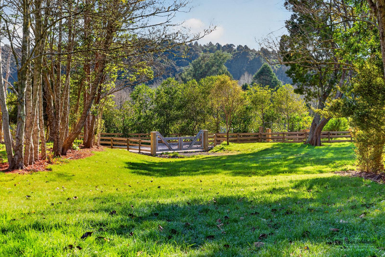 Slider image of B/37 Robinson Road, Auckland