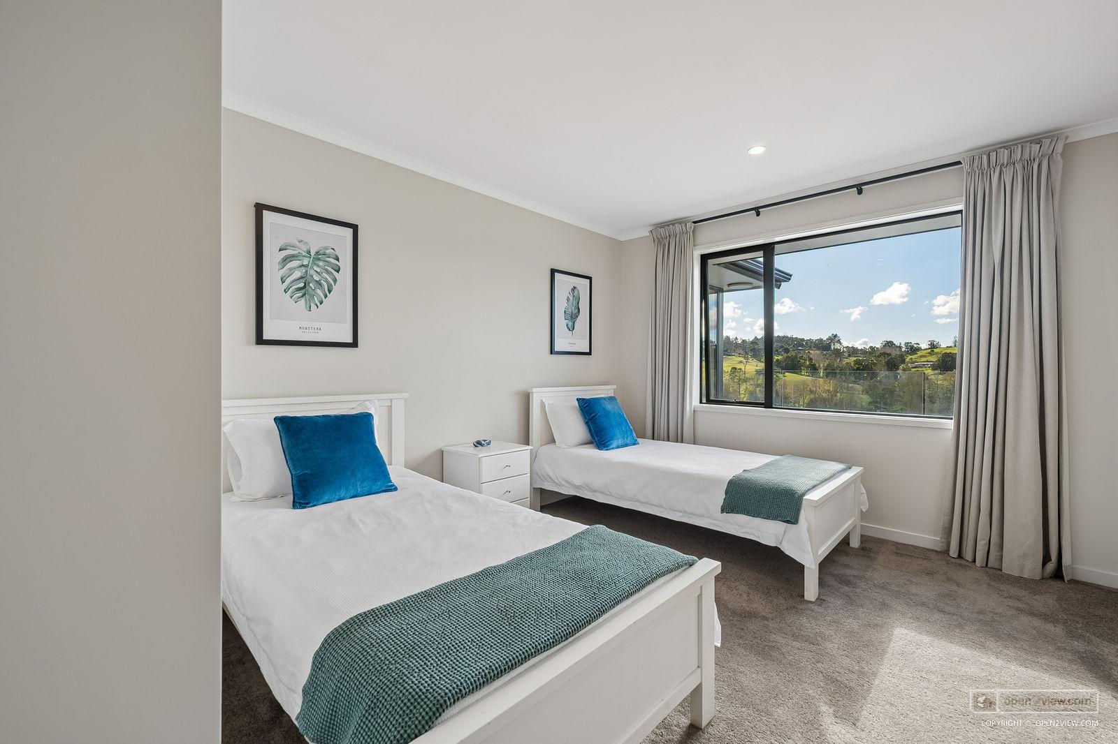 Slider image of 78 Screen Road, Auckland