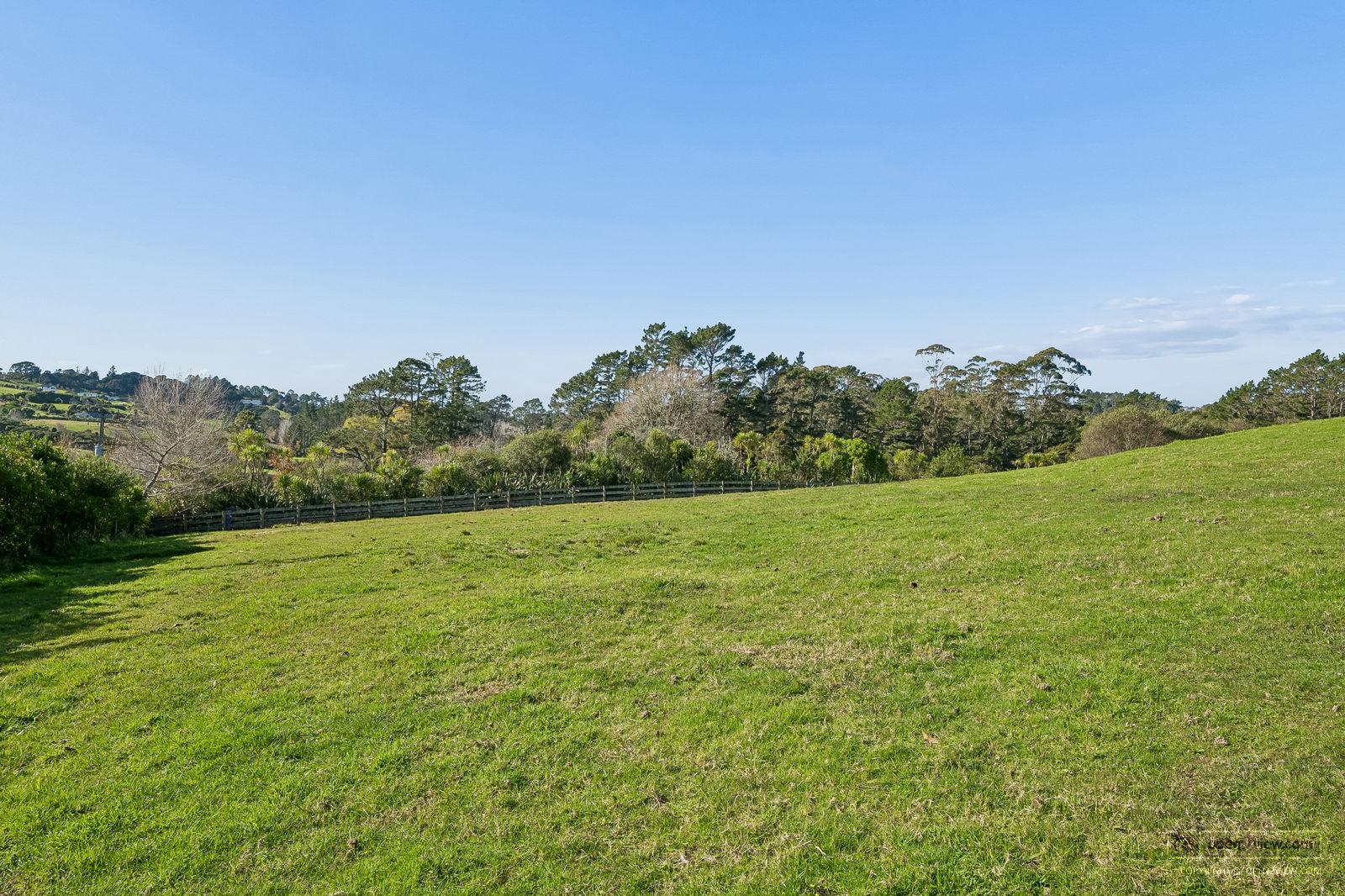 Slider image of 78 Screen Road, Auckland