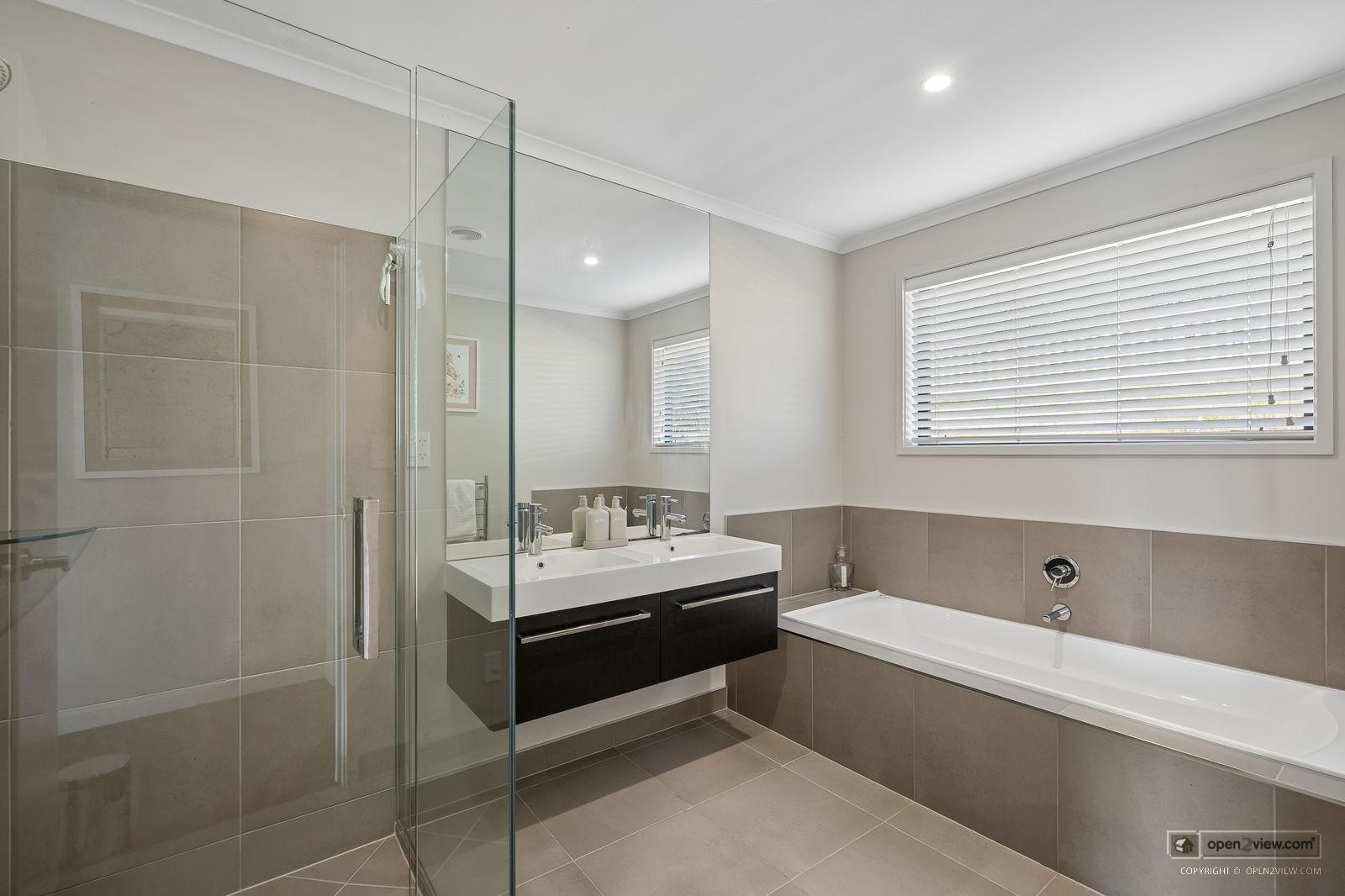 Slider image of 78 Screen Road, Auckland