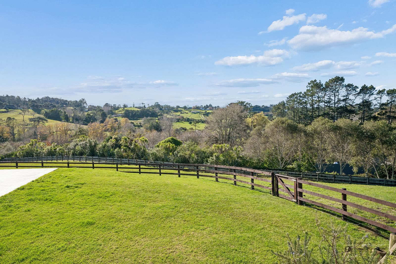 Slider image of 78 Screen Road, Auckland