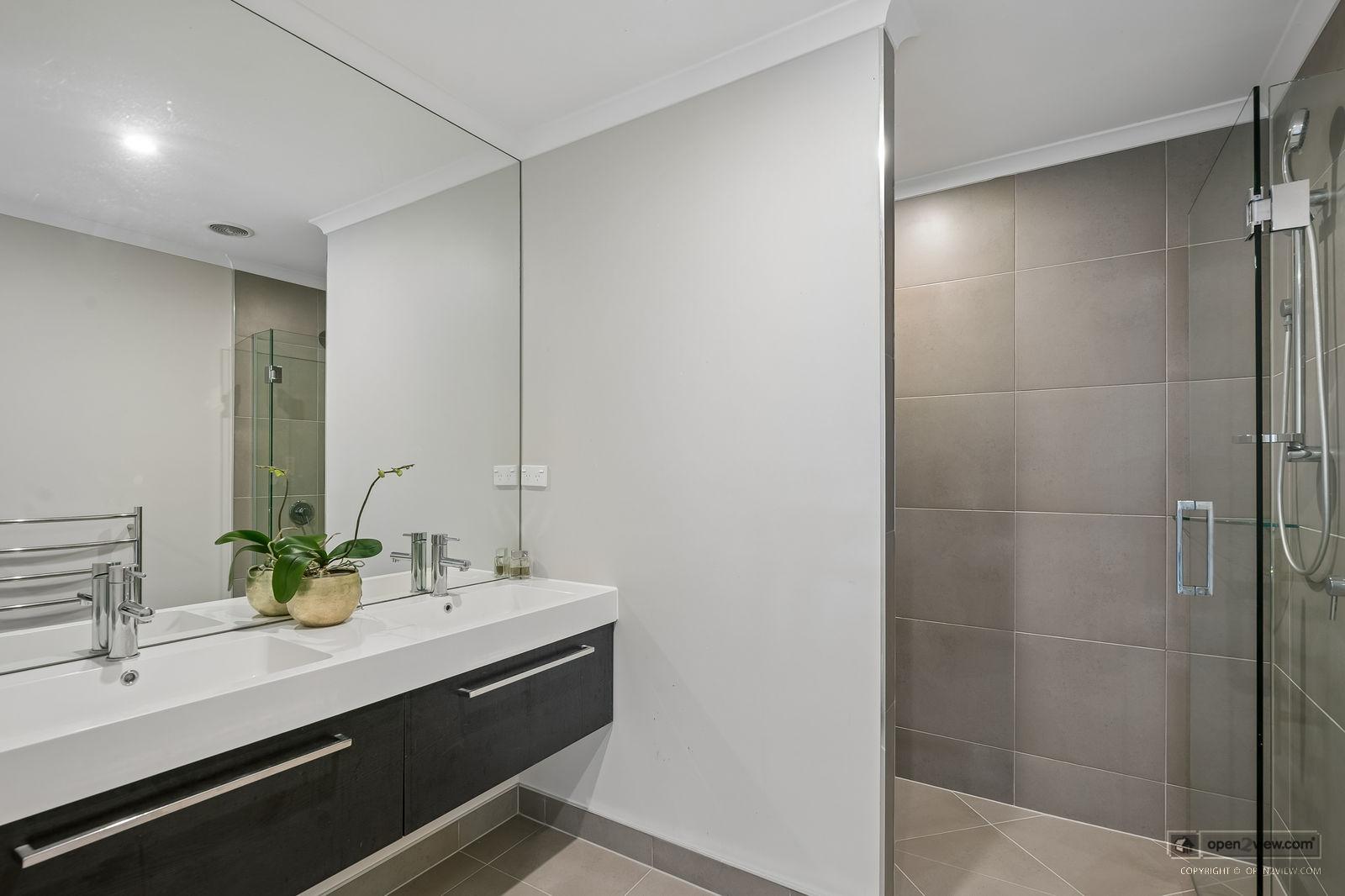 Slider image of 78 Screen Road, Auckland