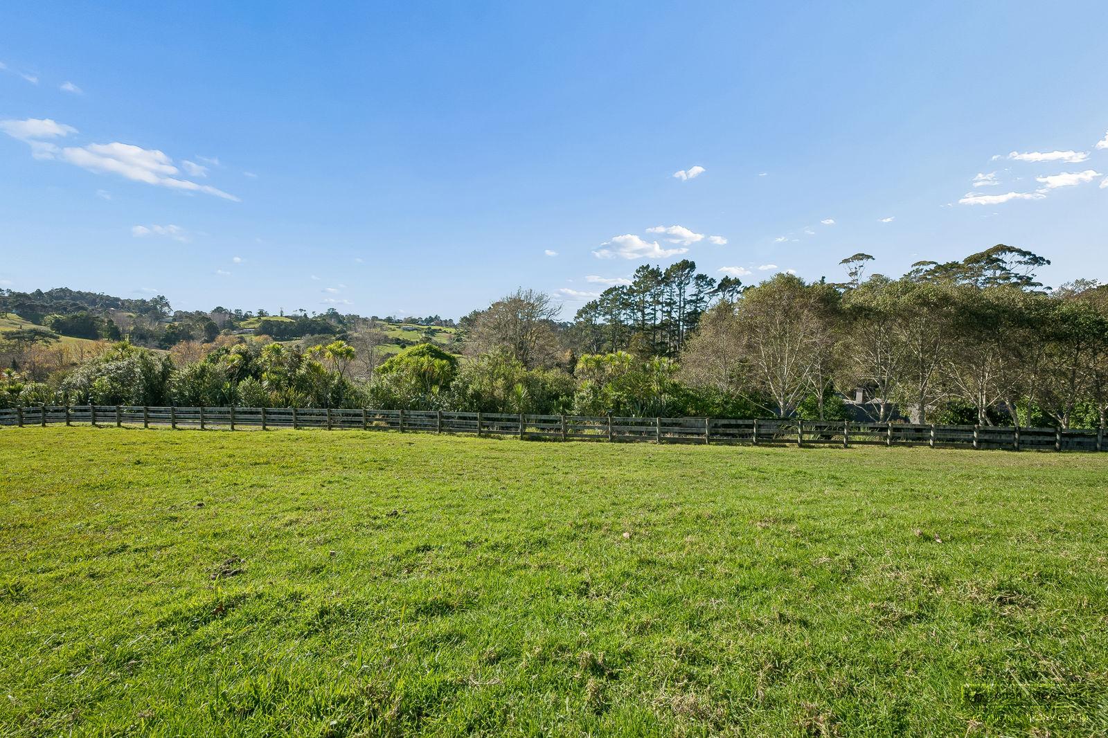 Slider image of 78 Screen Road, Auckland