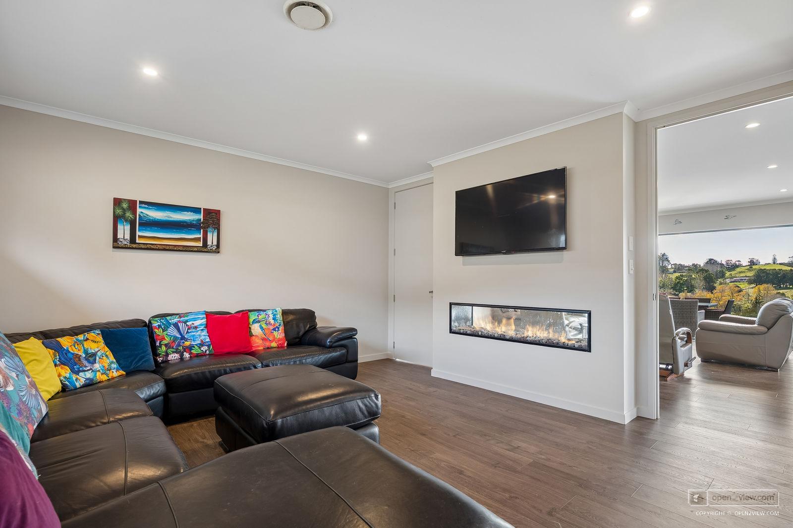 Slider image of 78 Screen Road, Auckland