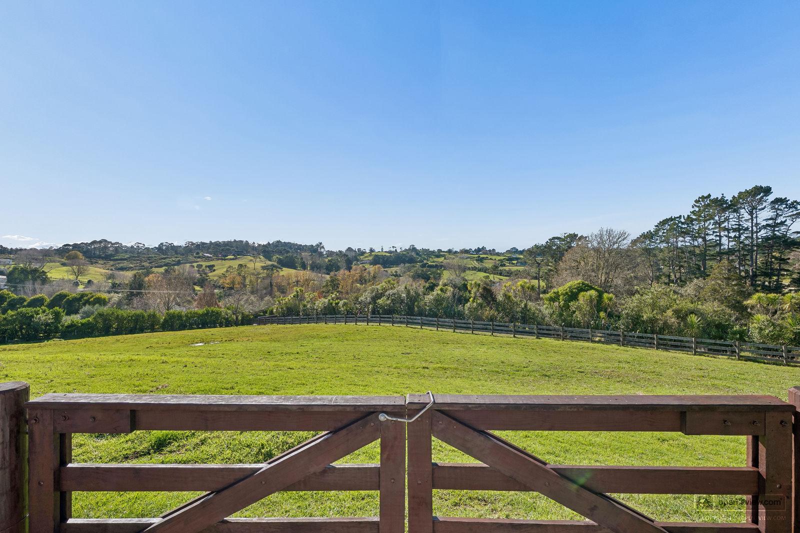 Slider image of 78 Screen Road, Auckland