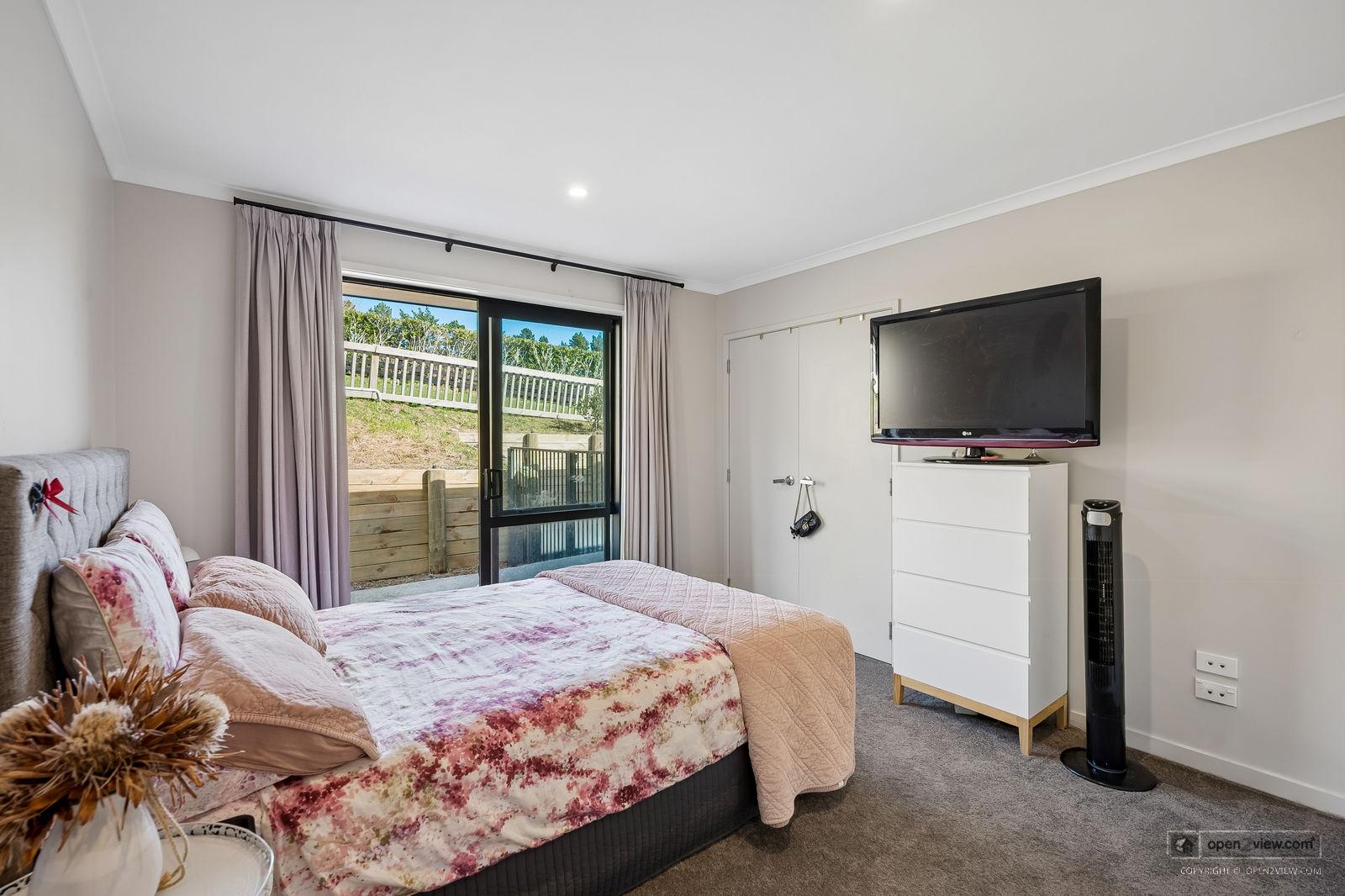 Slider image of 78 Screen Road, Auckland