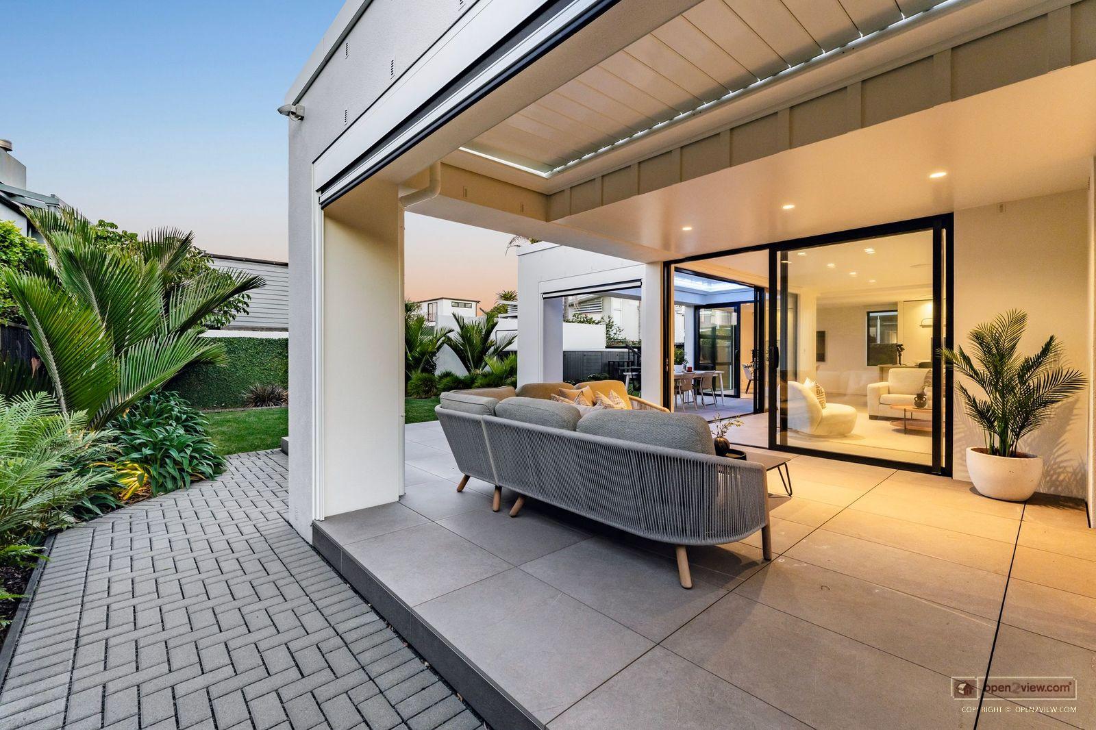 Slider image of 23 Muritai Road, Auckland