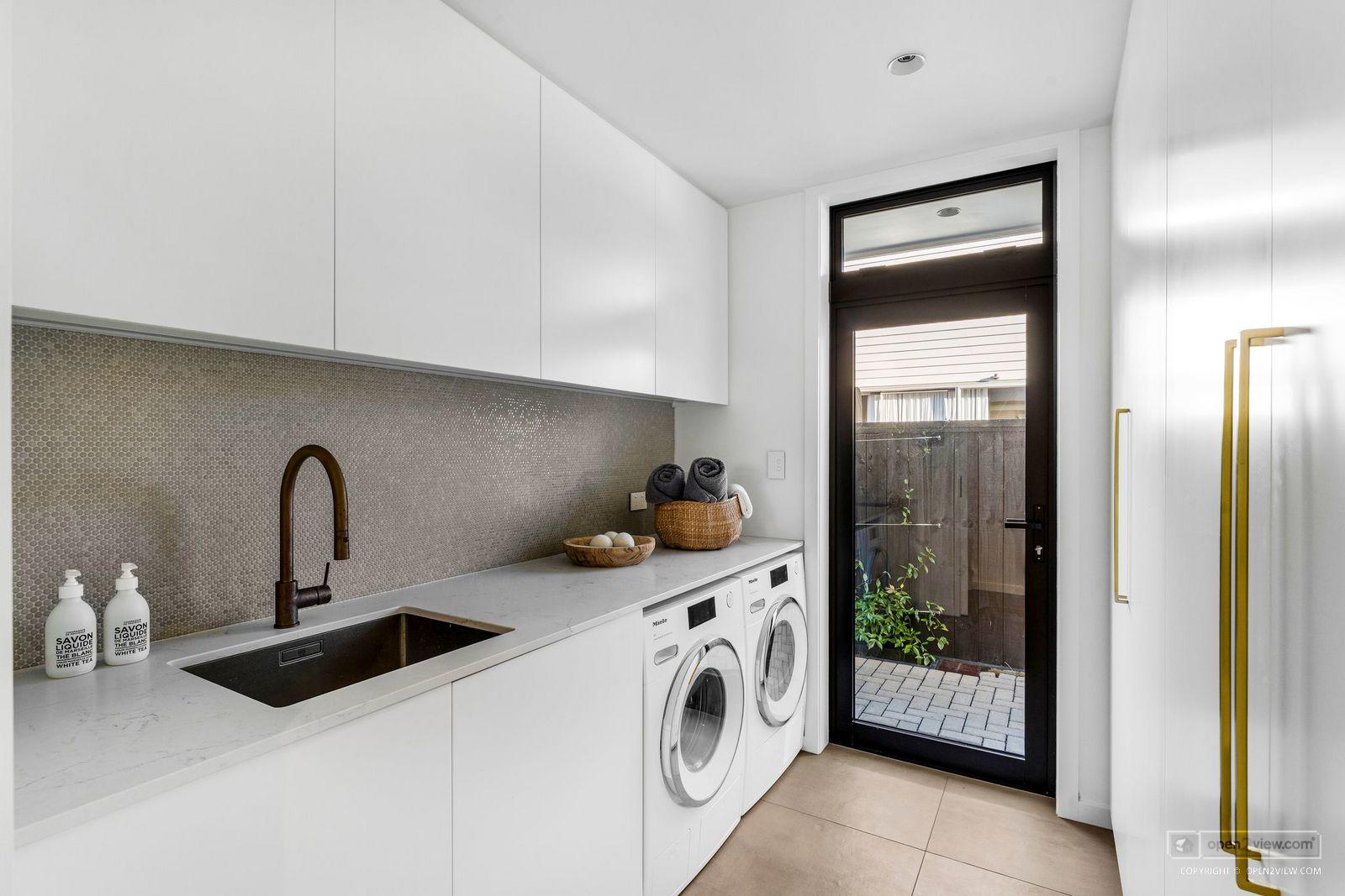 Slider image of 23 Muritai Road, Auckland