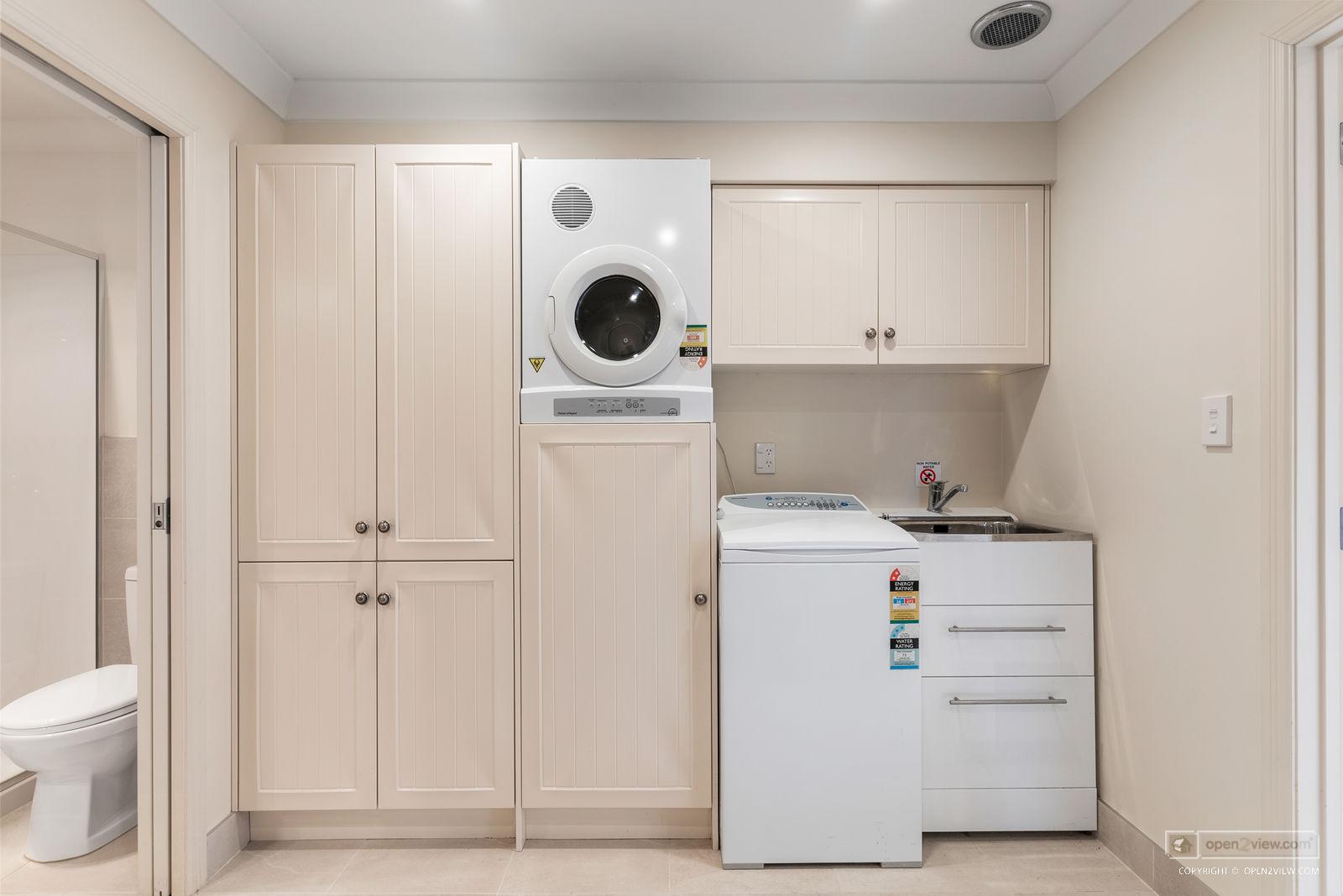 Slider image of 8 Eric Price Avenue, Auckland