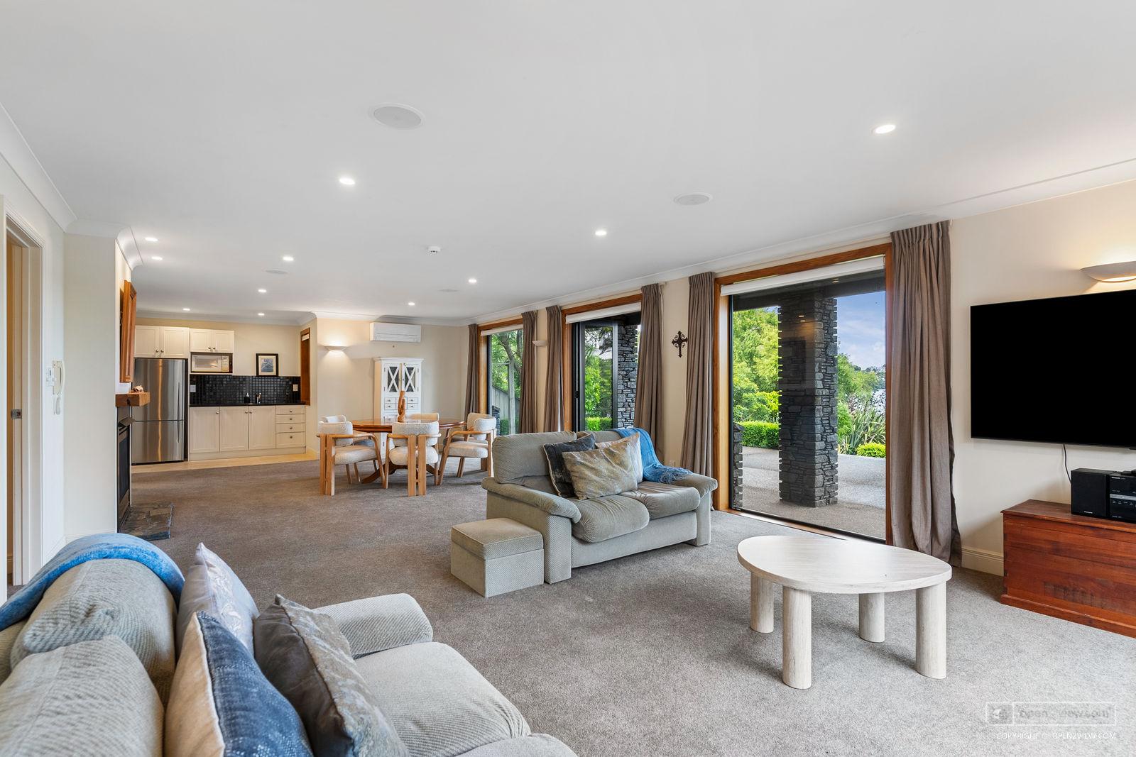 Slider image of 8 Eric Price Avenue, Auckland