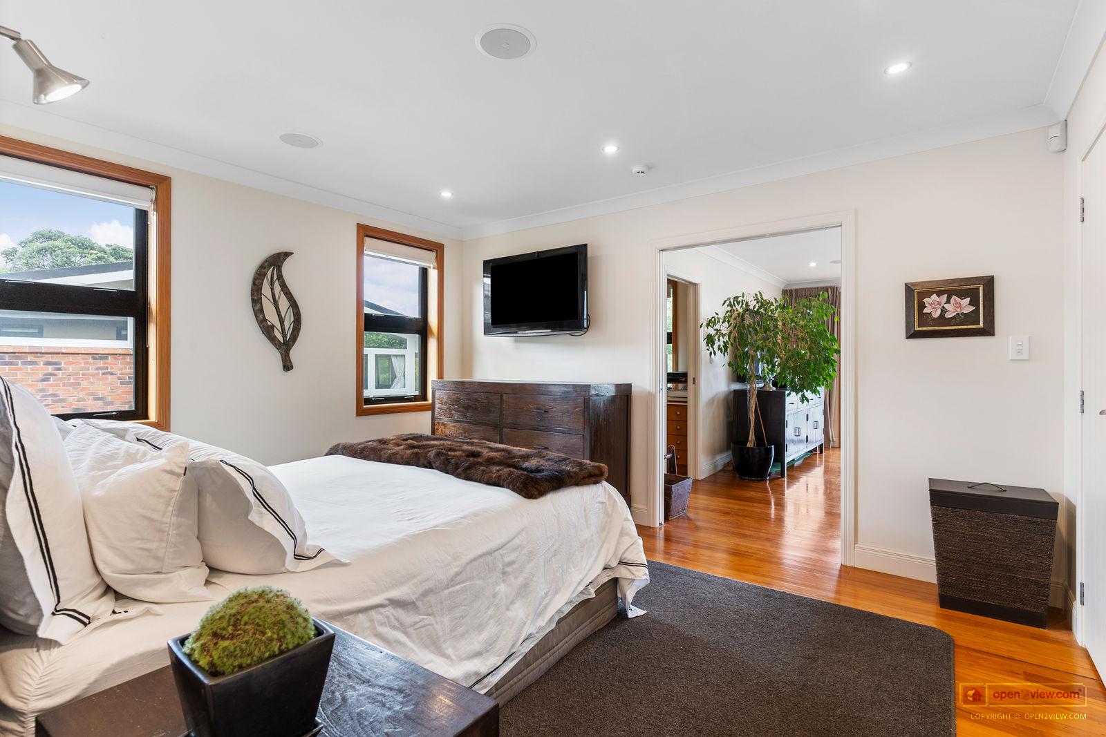 Slider image of 8 Eric Price Avenue, Auckland
